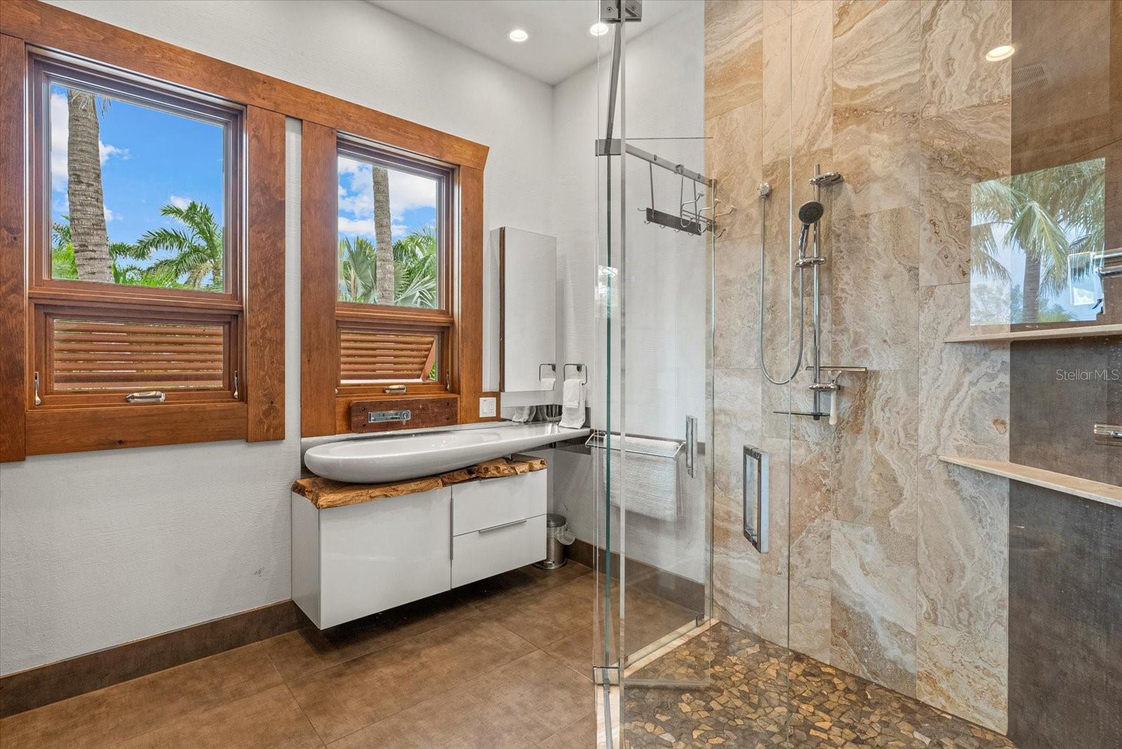 A4708557 Property Photo