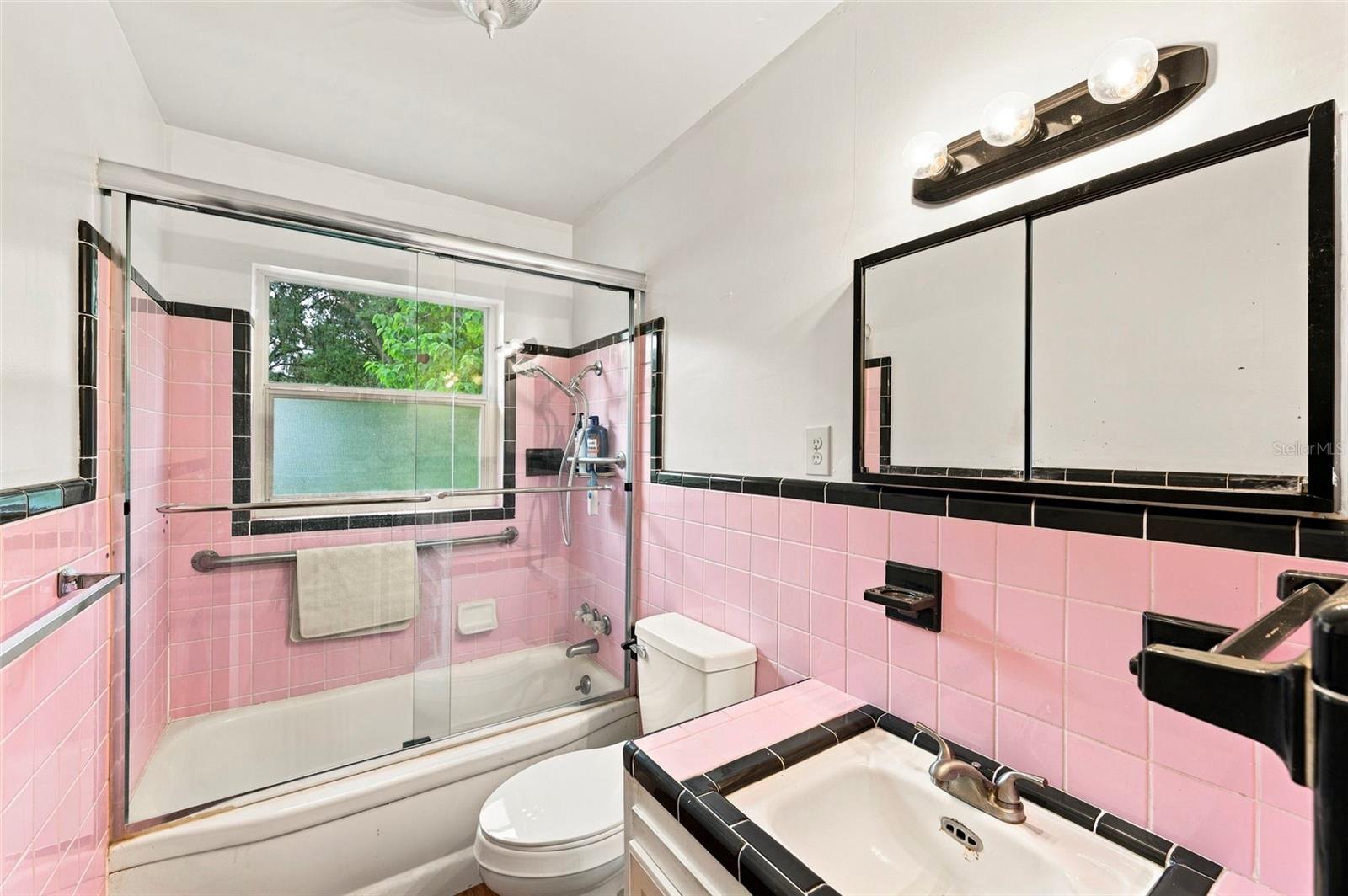 TB8555774 Property Photo