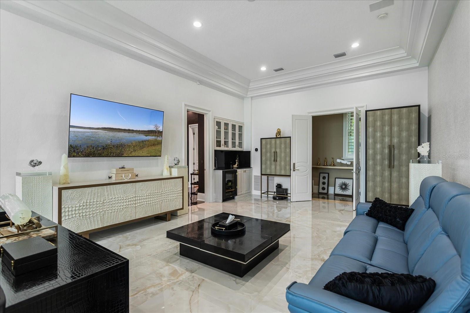 O6447990 Property Photo