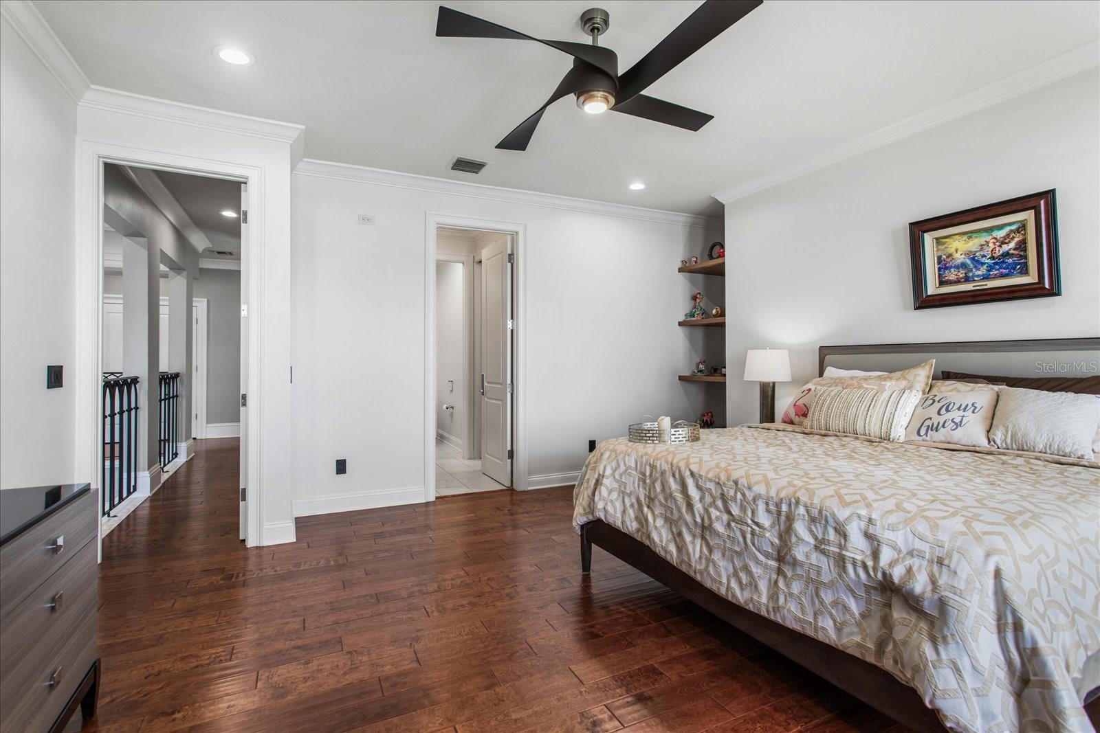 O6447990 Property Photo
