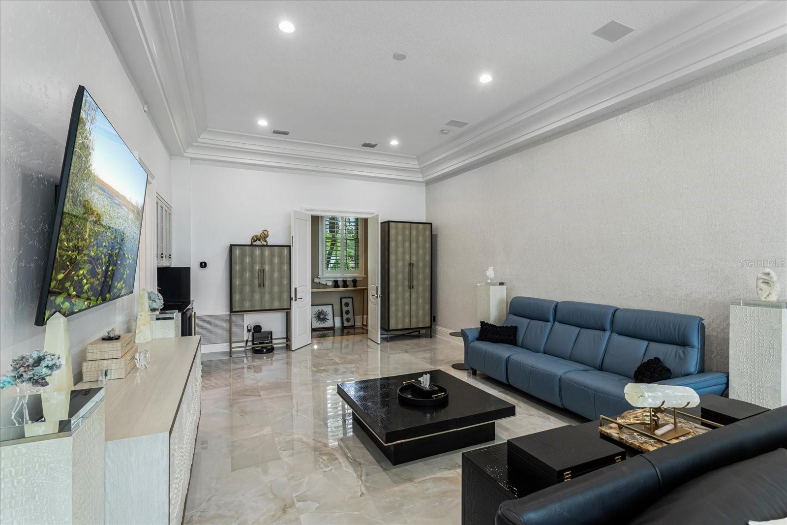 O6447990 Property Photo