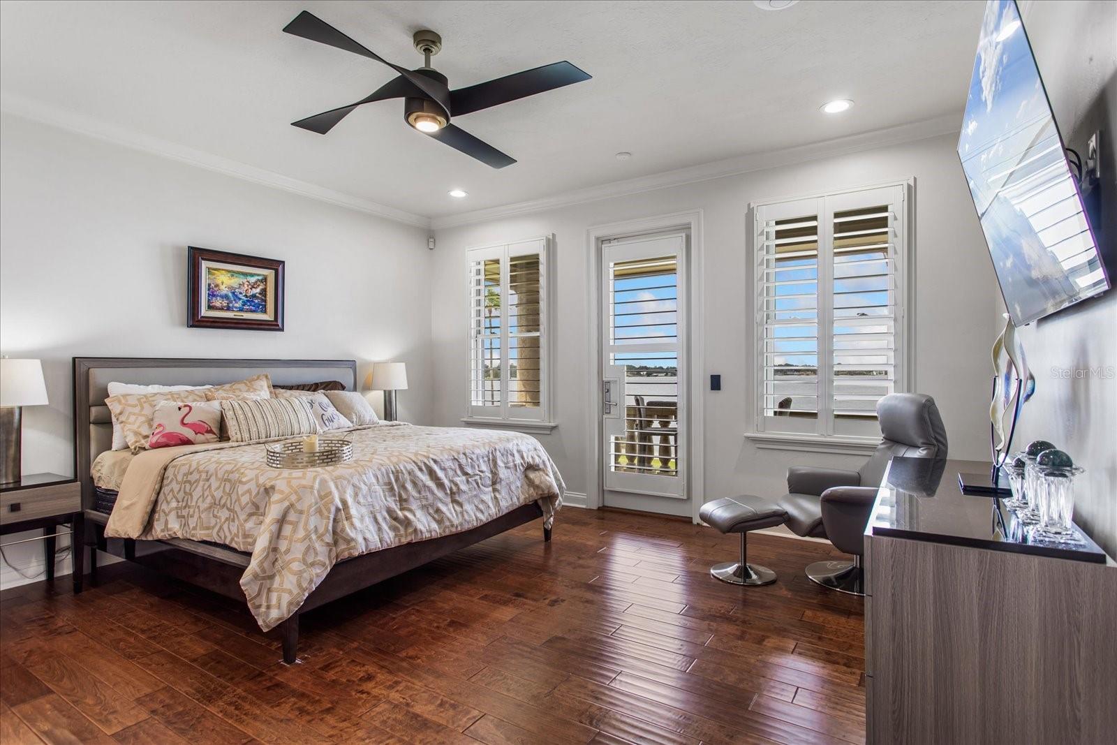 O6447990 Property Photo
