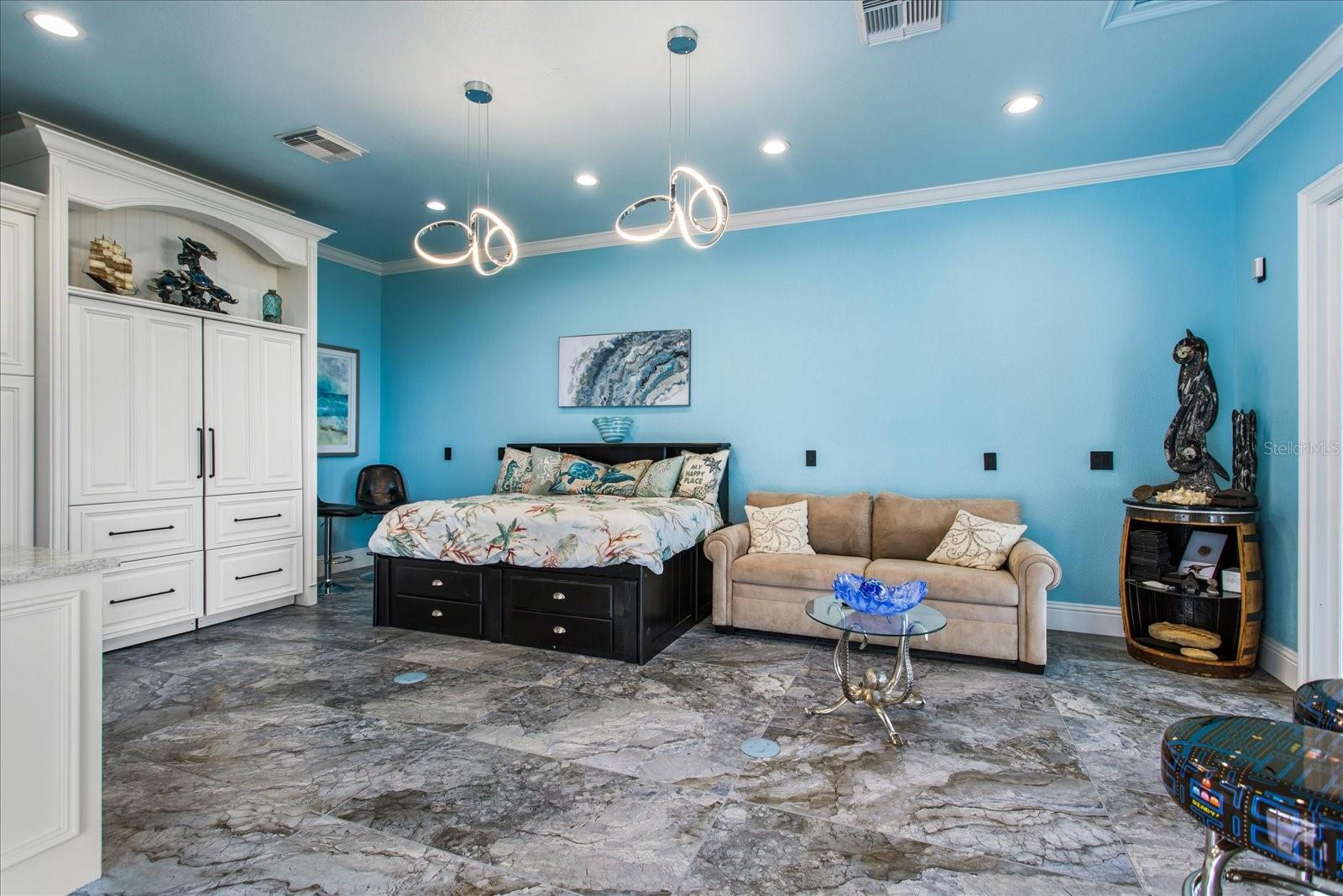 O6447990 Property Photo