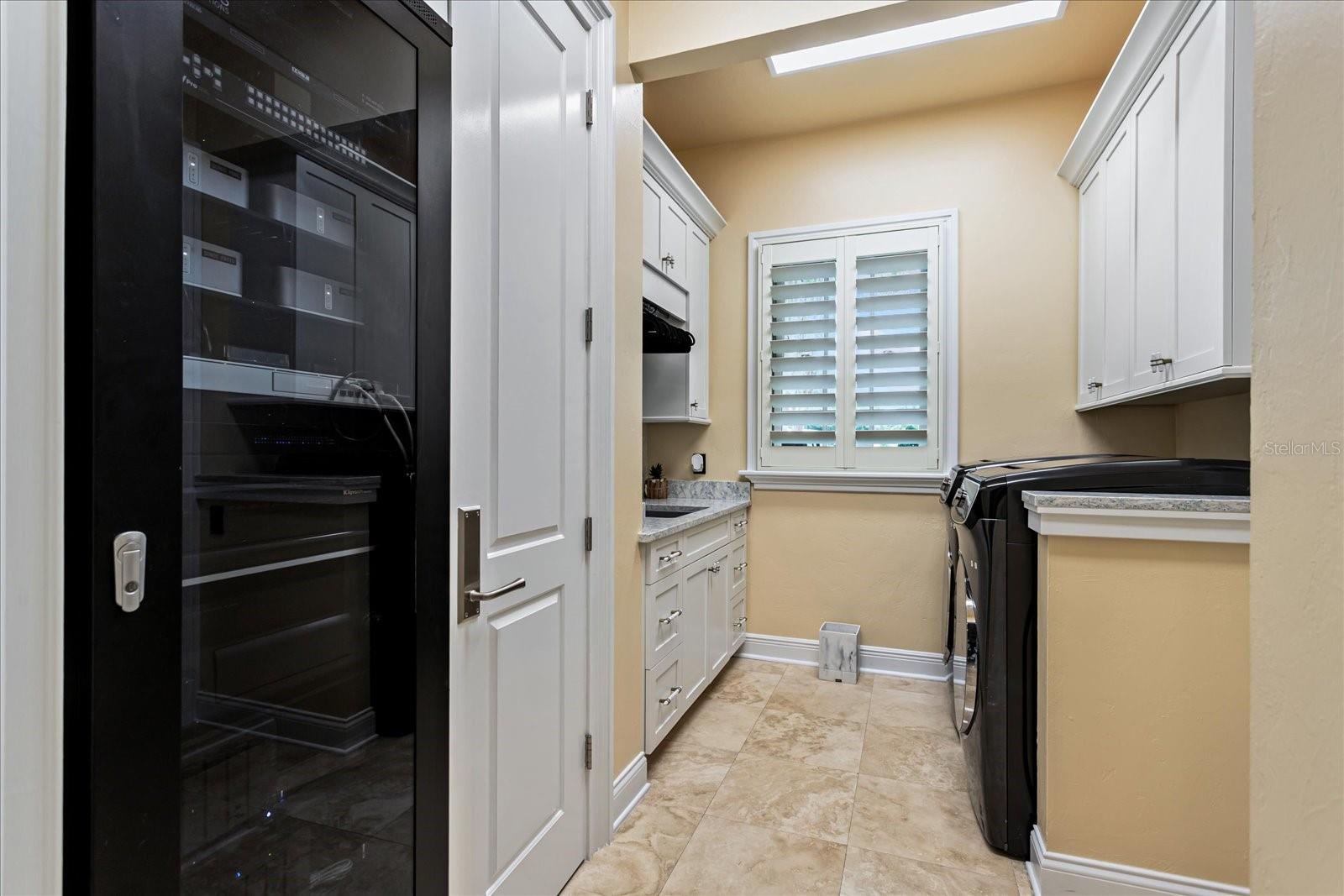 O6447990 Property Photo