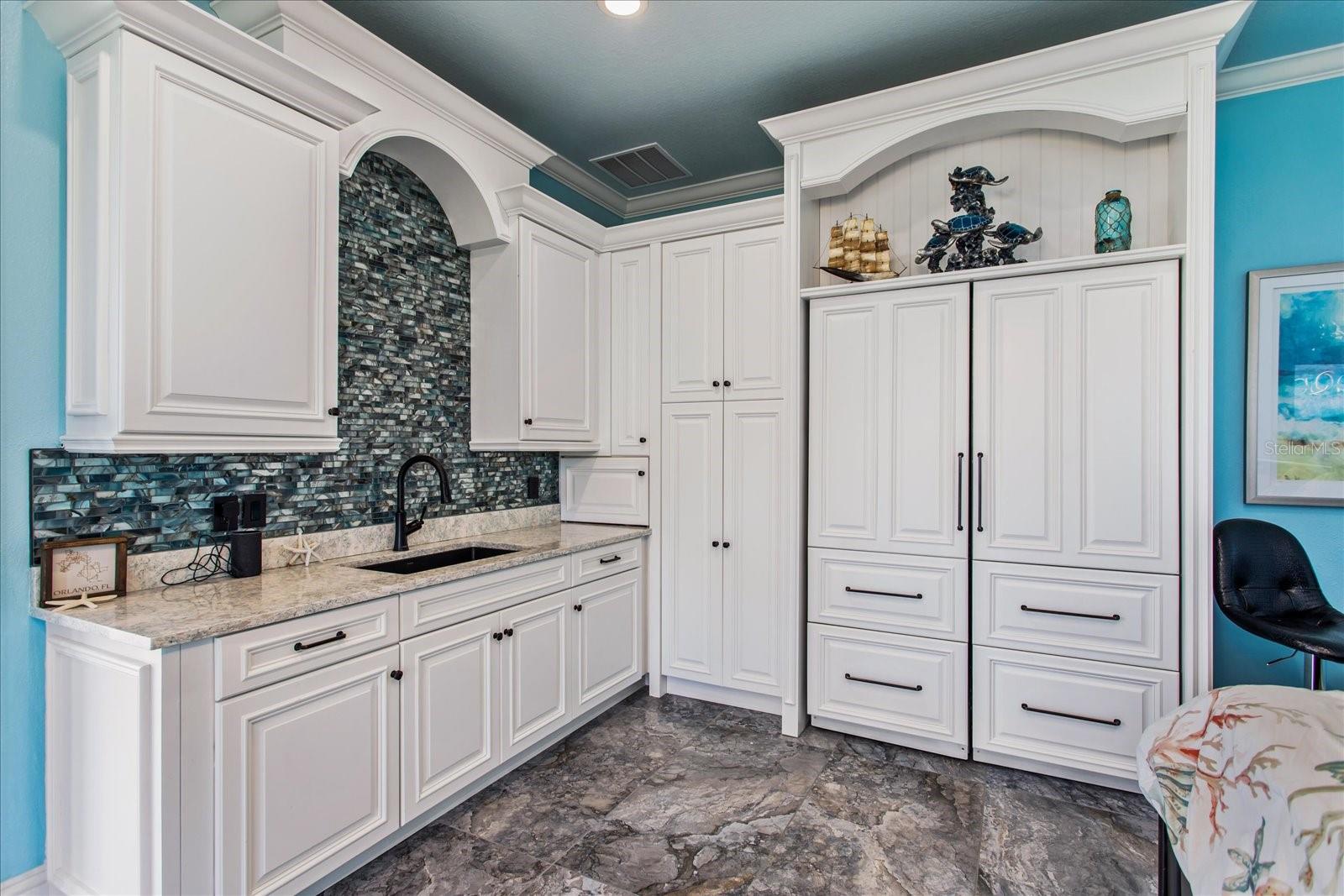 O6447990 Property Photo