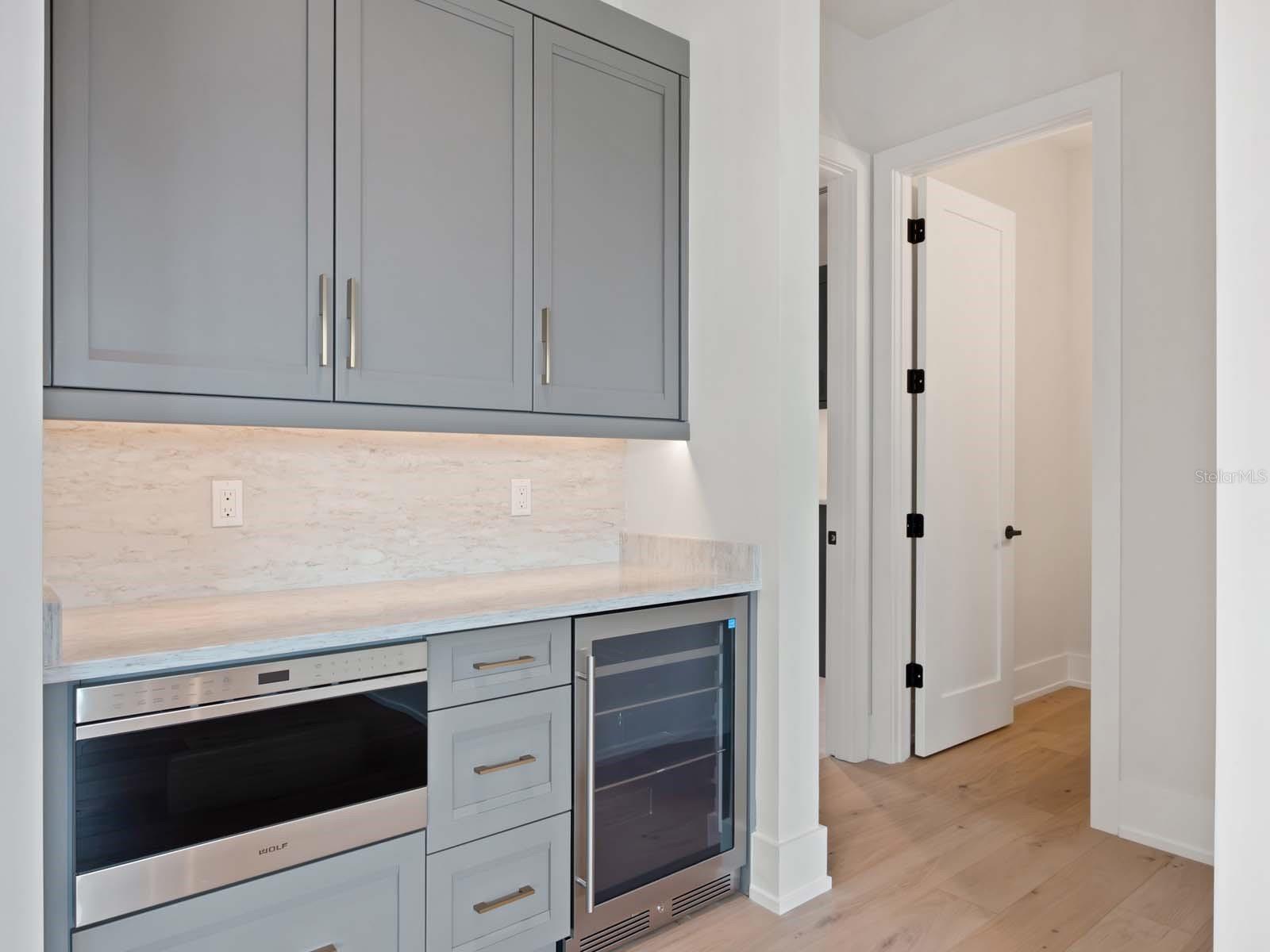 O6448037 Property Photo