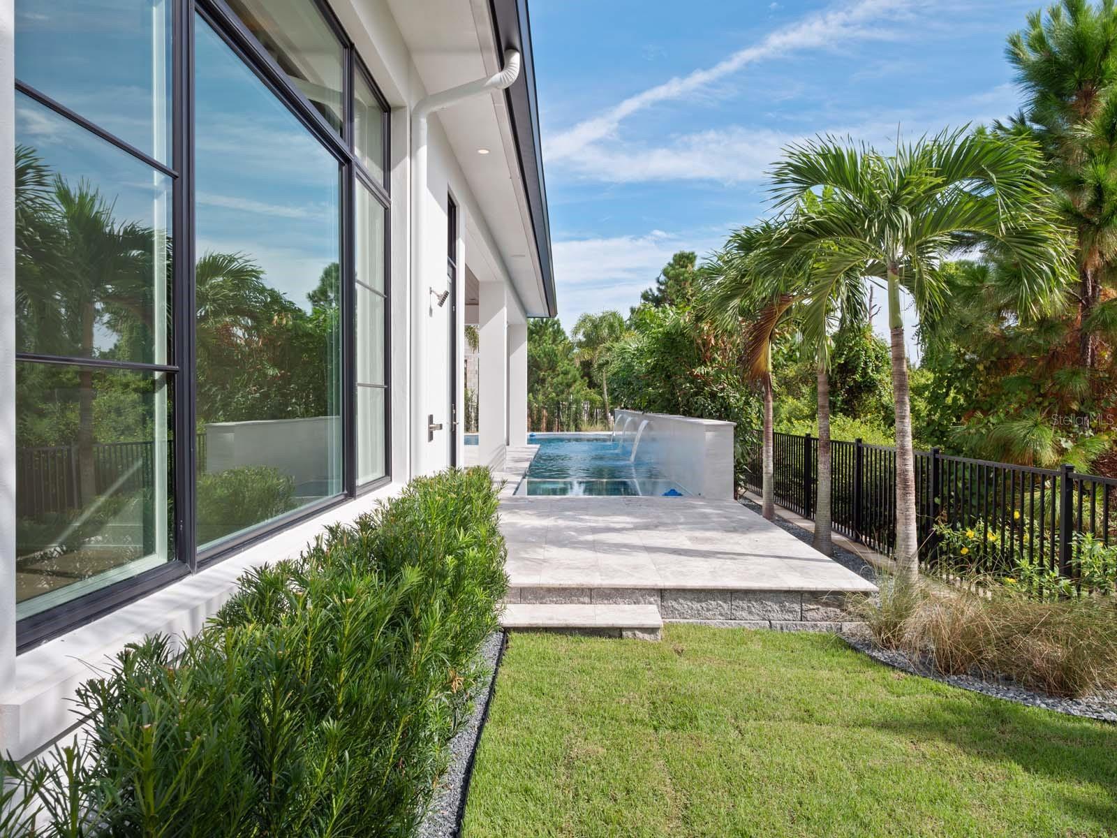 O6448037 Property Photo