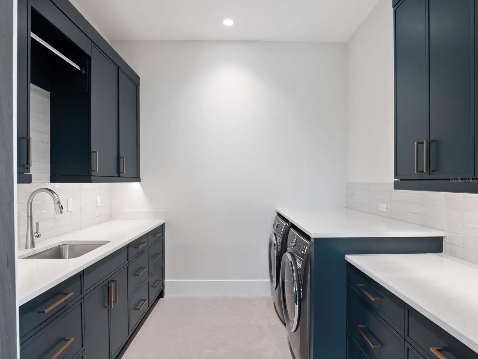 O6448037 Property Photo