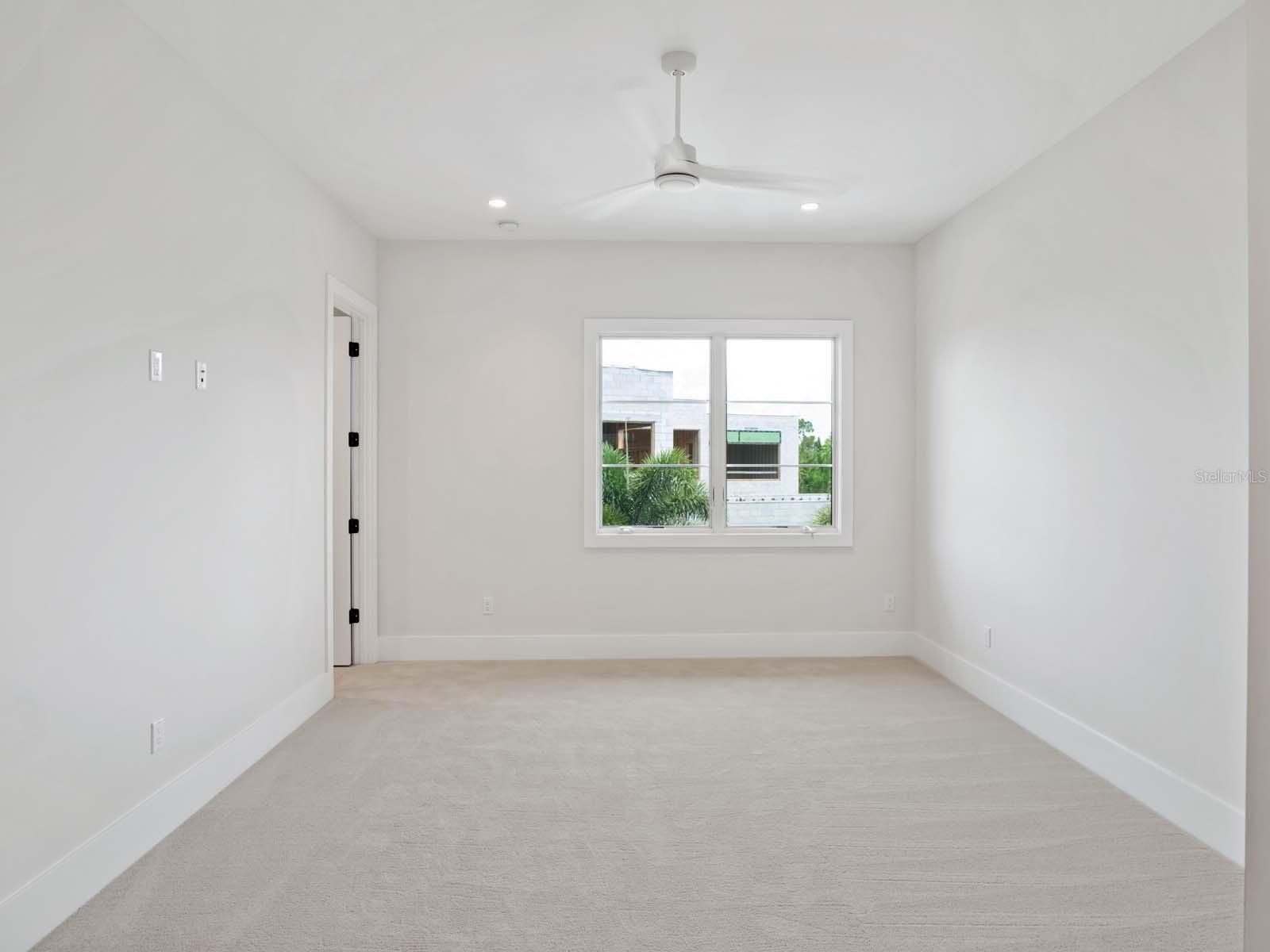 O6448037 Property Photo
