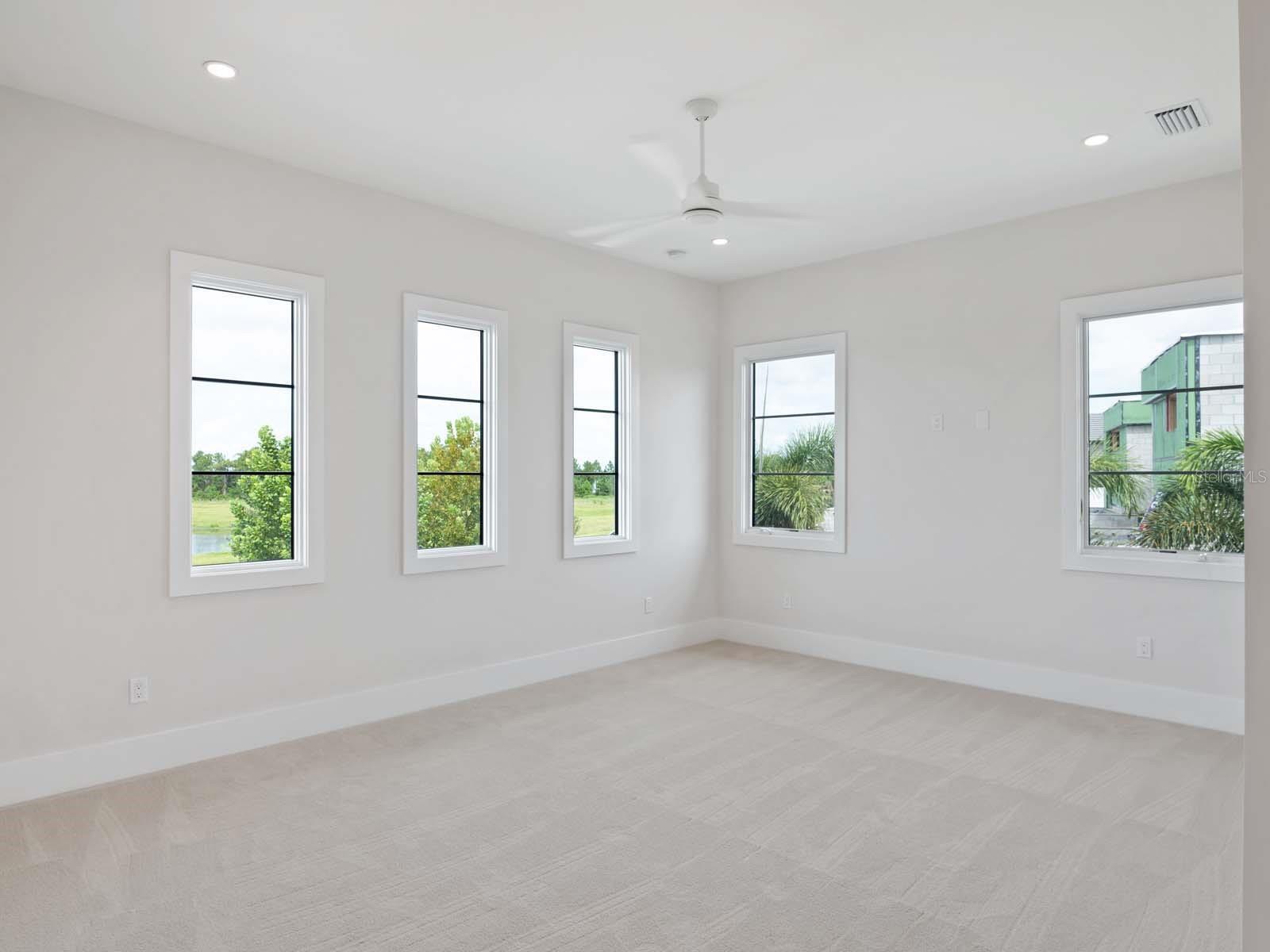 O6448037 Property Photo