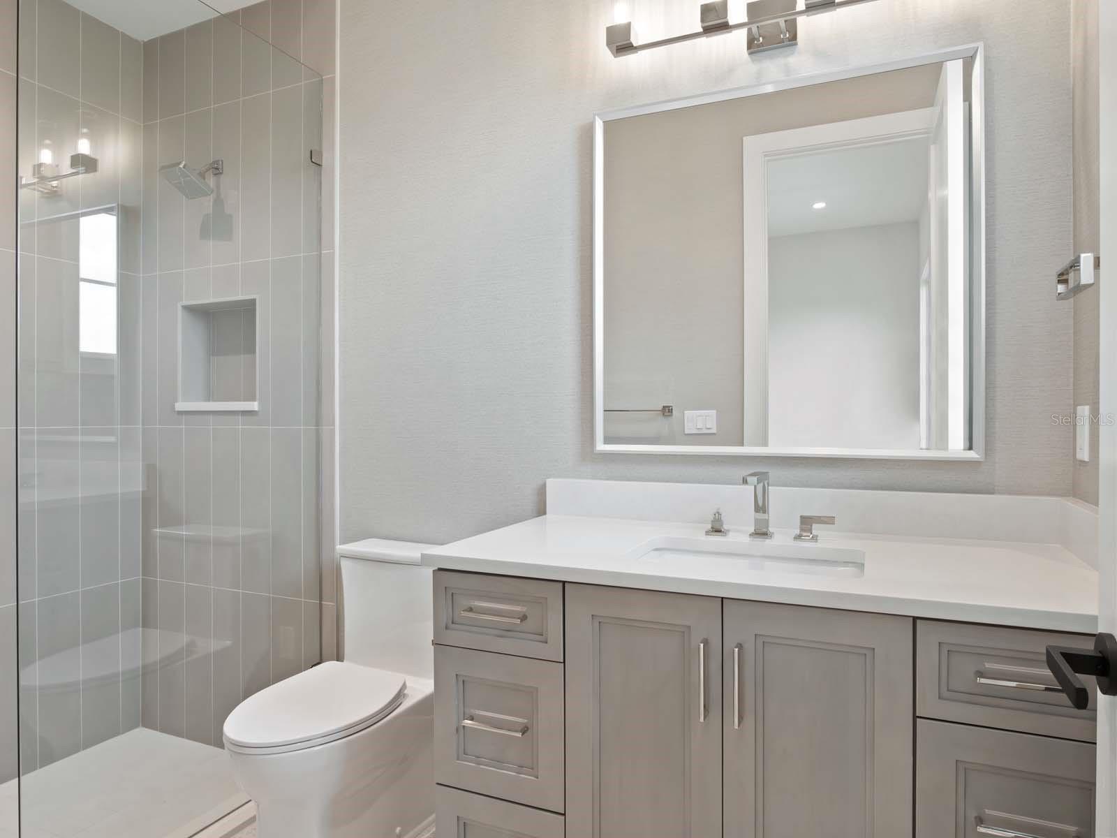 O6448037 Property Photo