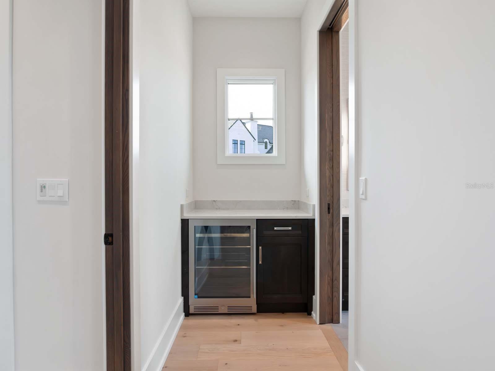 O6448037 Property Photo