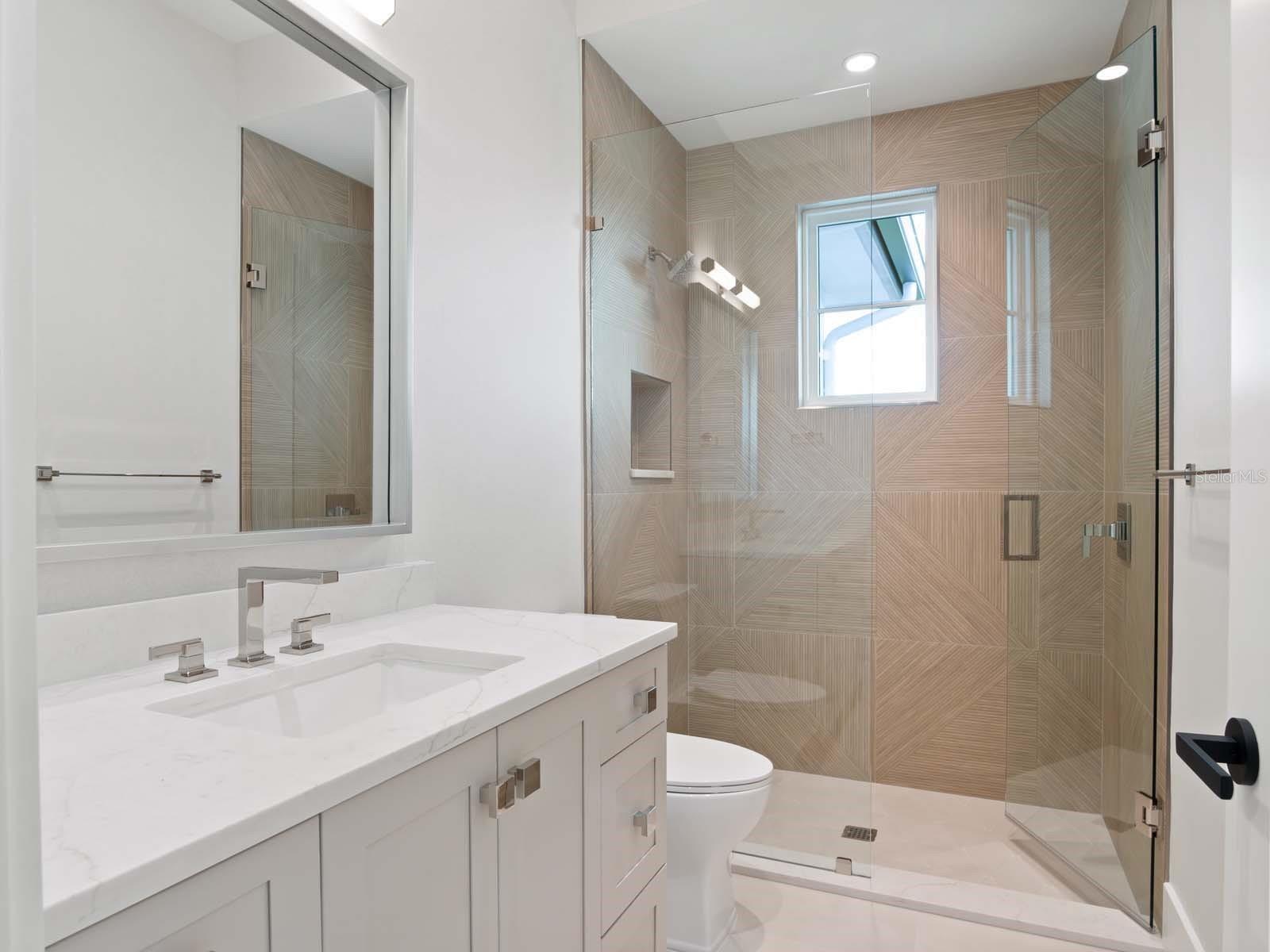 O6448037 Property Photo