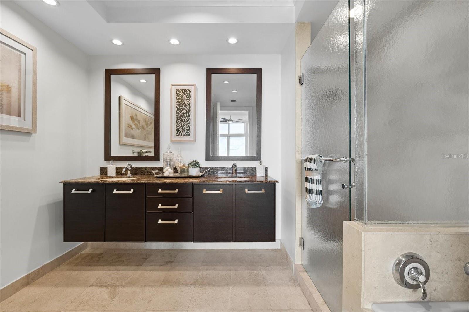 A4708957 Property Photo