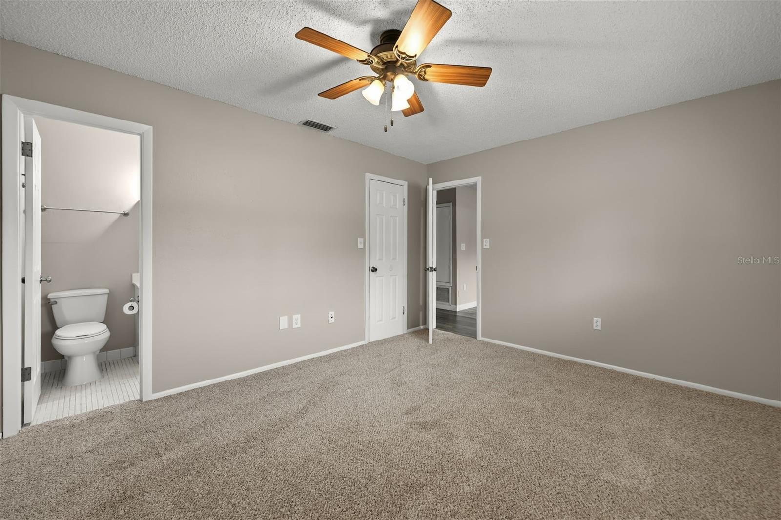 O6448521 Property Photo