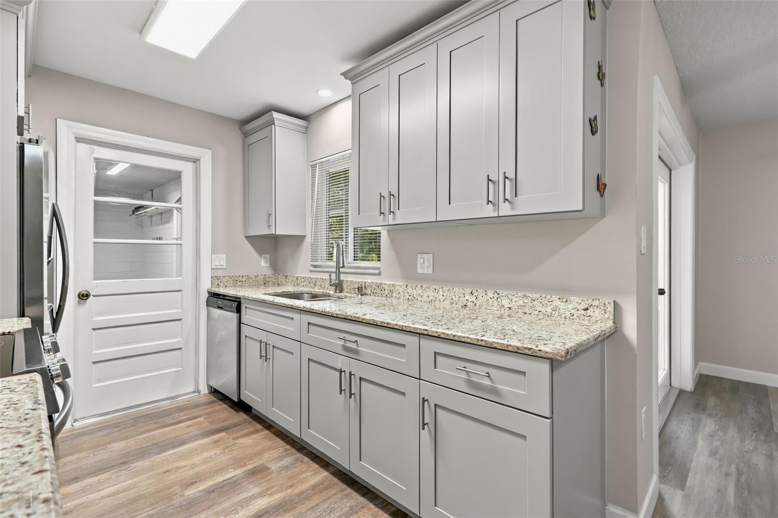 O6448521 Property Photo