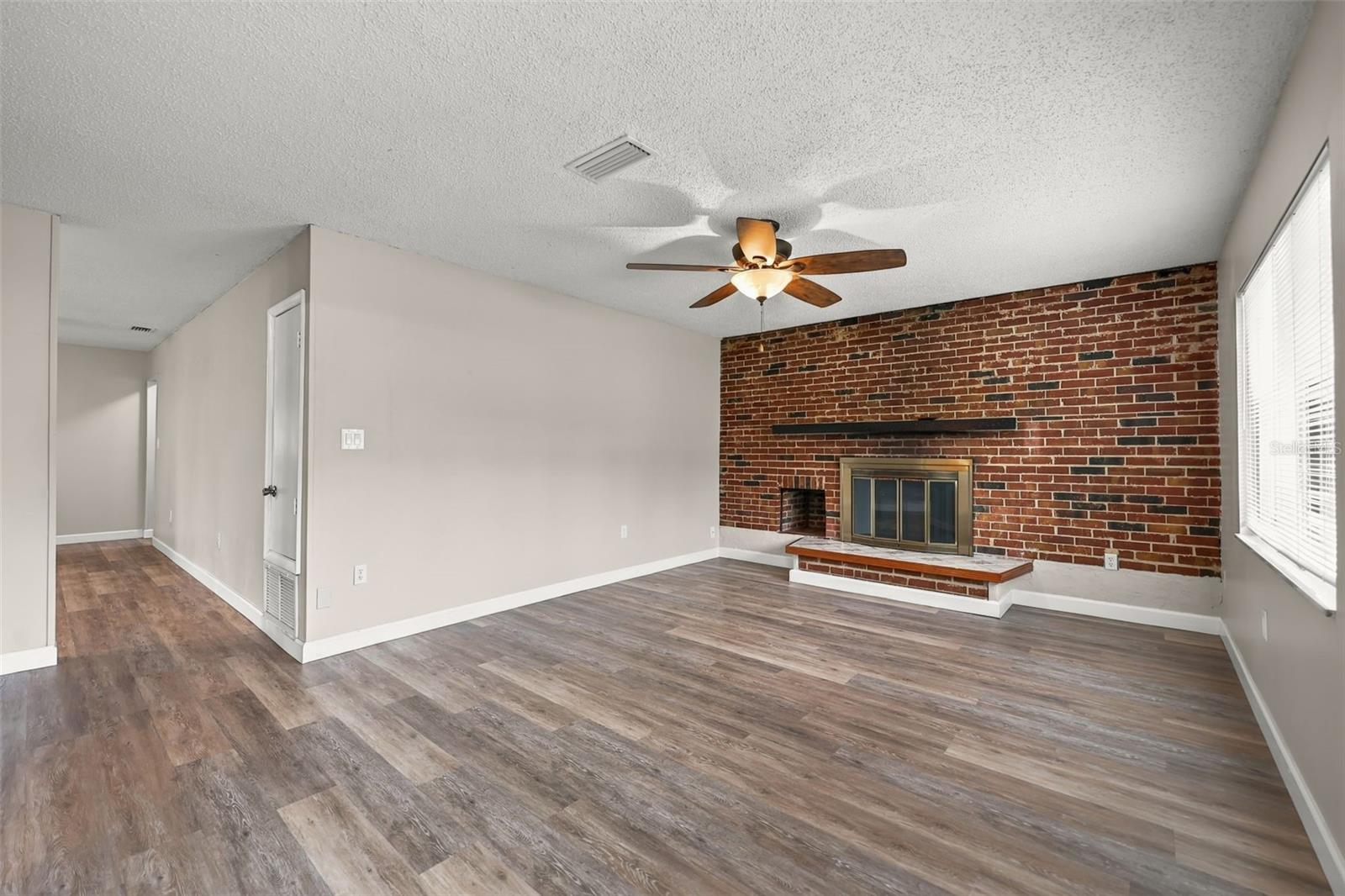 O6448521 Property Photo