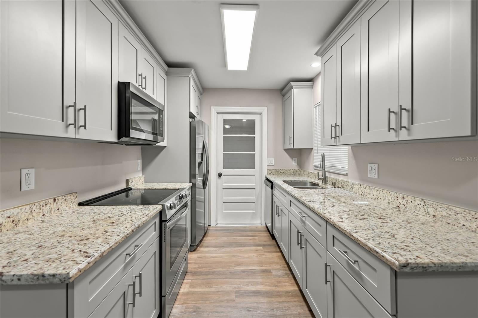 O6448521 Property Photo