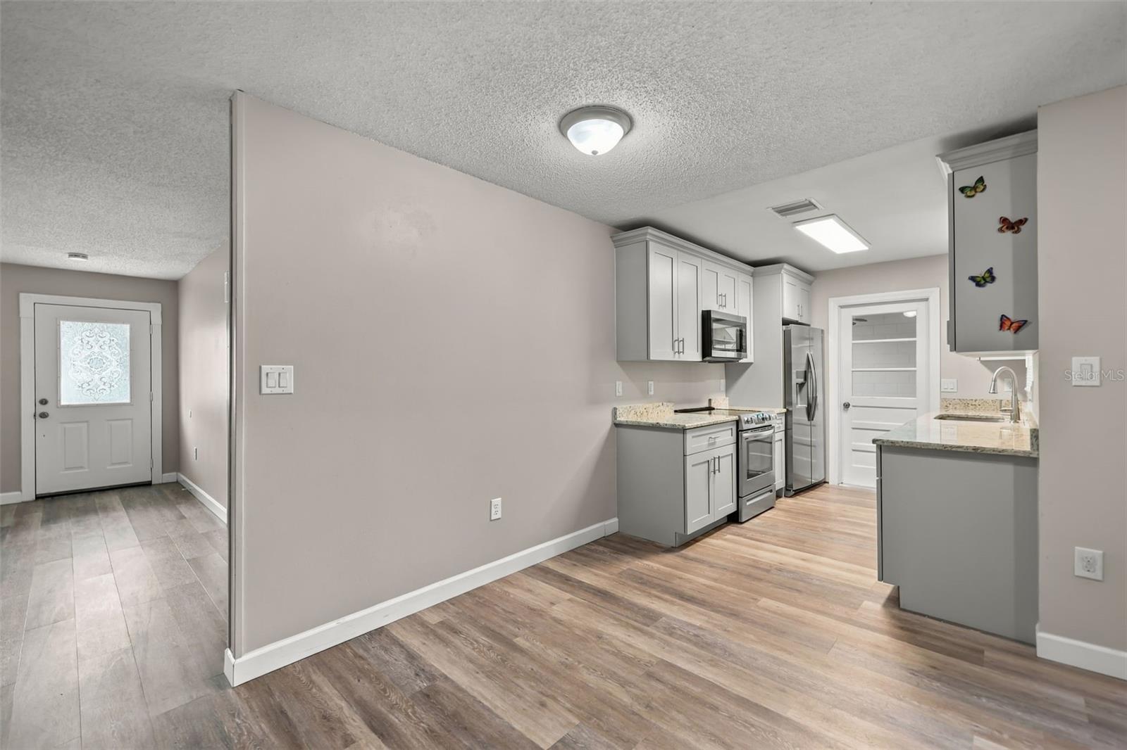 O6448521 Property Photo