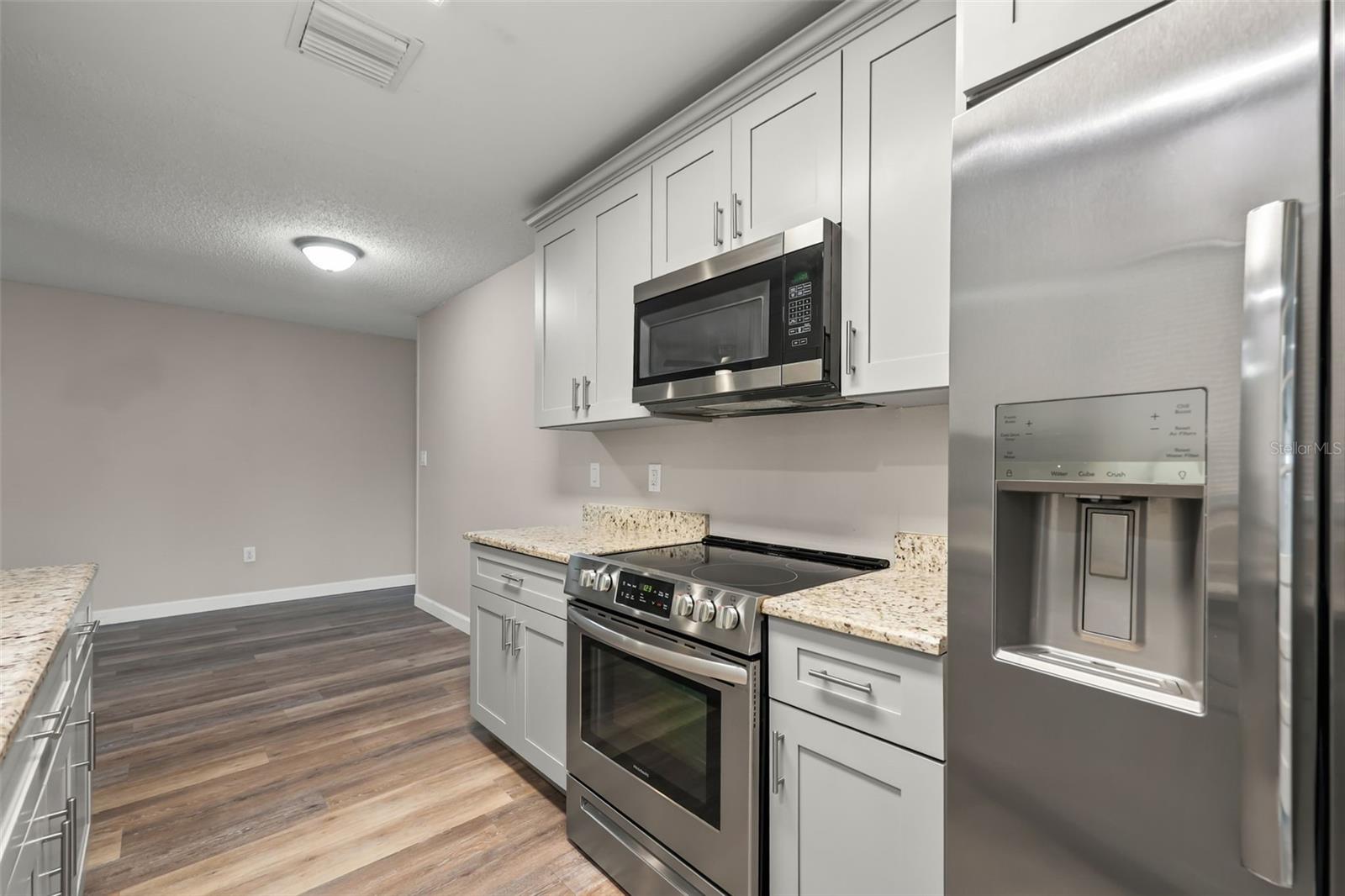 O6448521 Property Photo