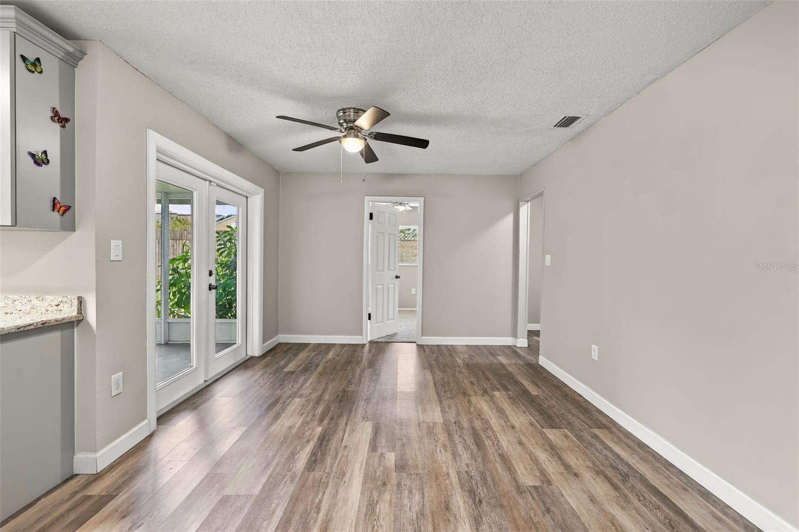 O6448521 Property Photo
