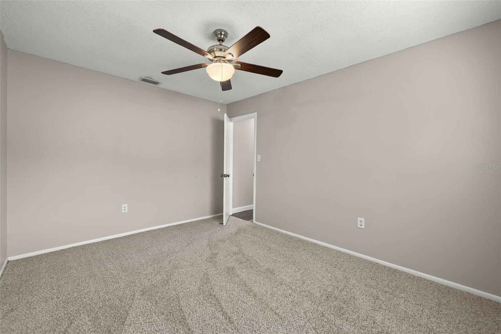 O6448521 Property Photo