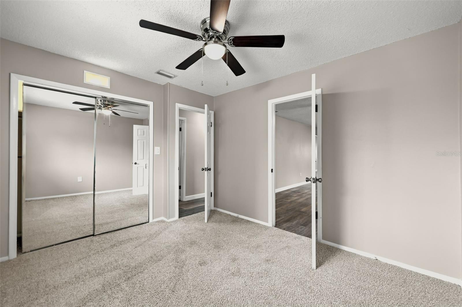 O6448521 Property Photo