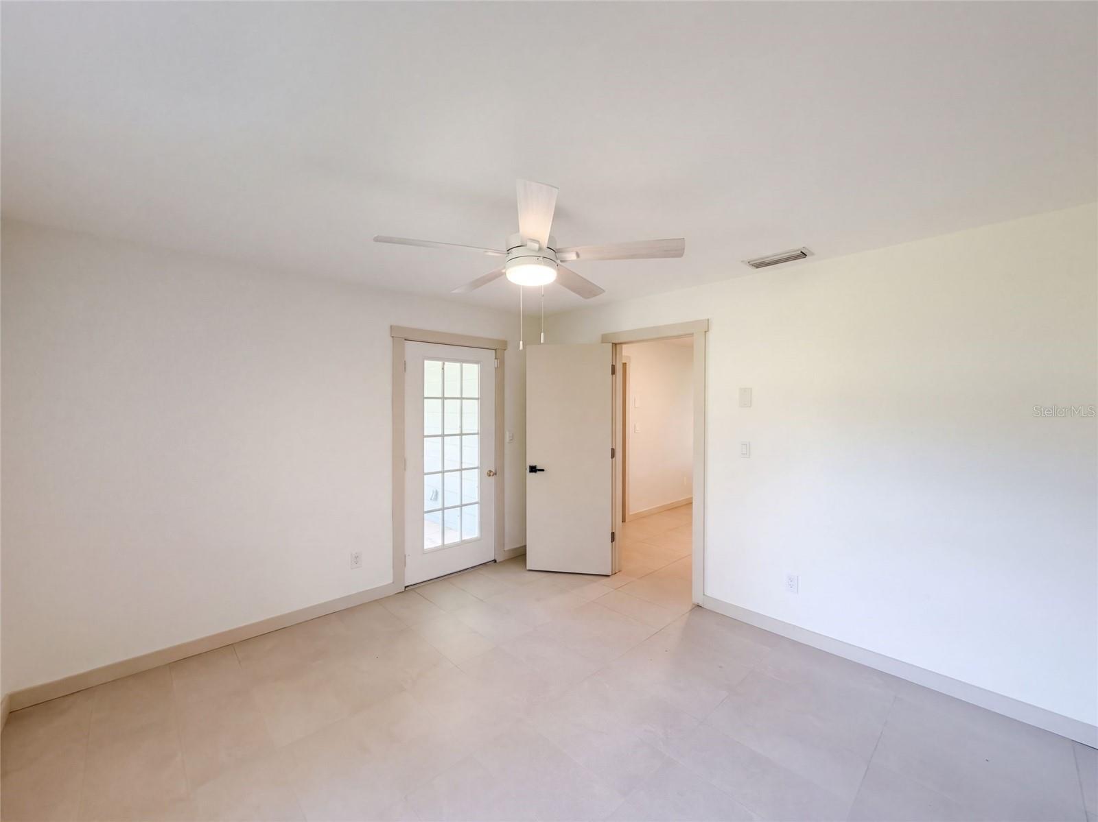 O6448707 Property Photo