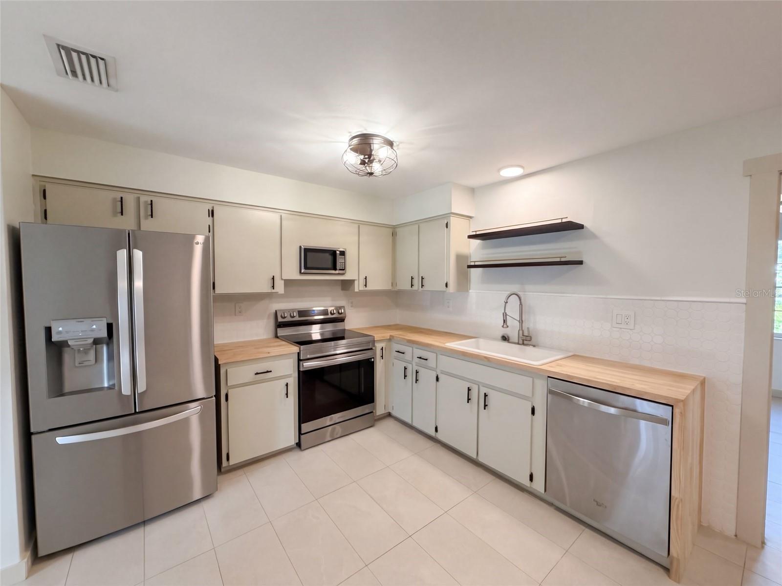 O6448707 Property Photo