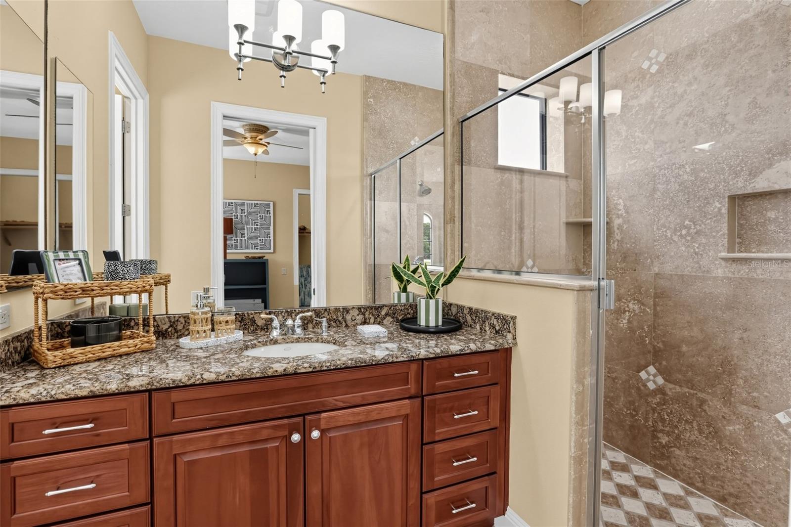 O6449197 Property Photo