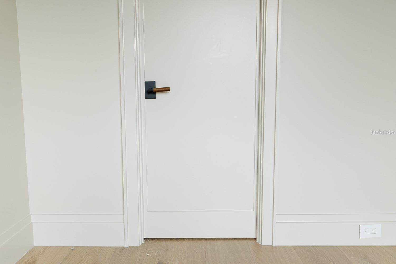 O6449269 Property Photo