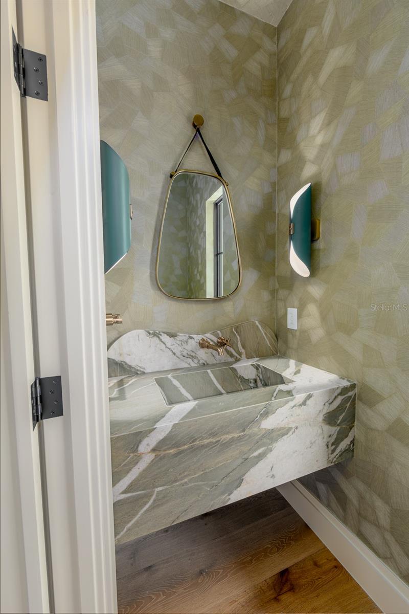 O6449269 Property Photo