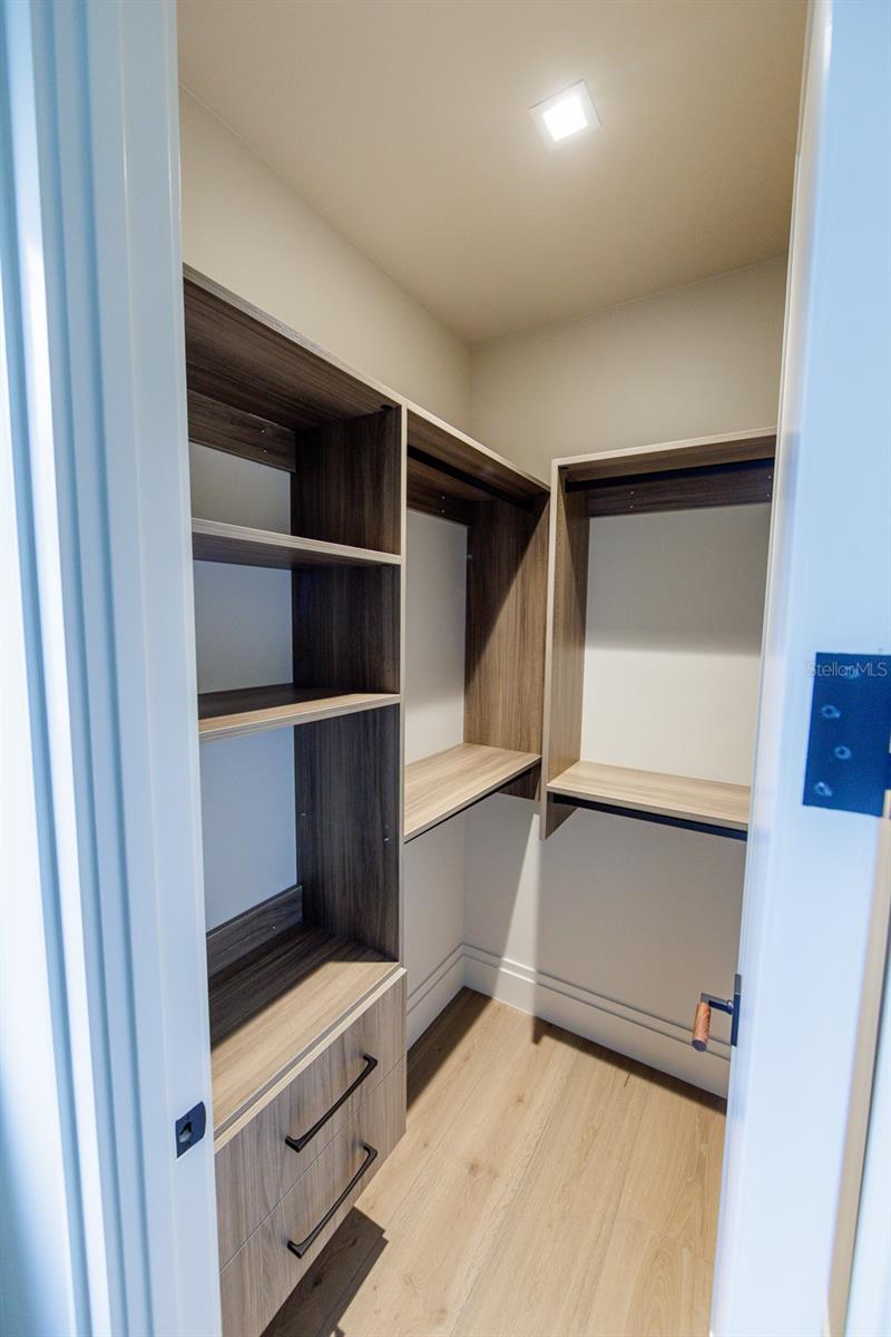 O6449269 Property Photo
