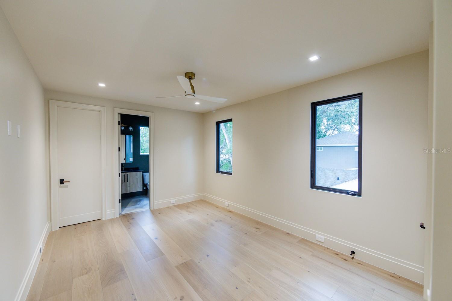 O6449269 Property Photo