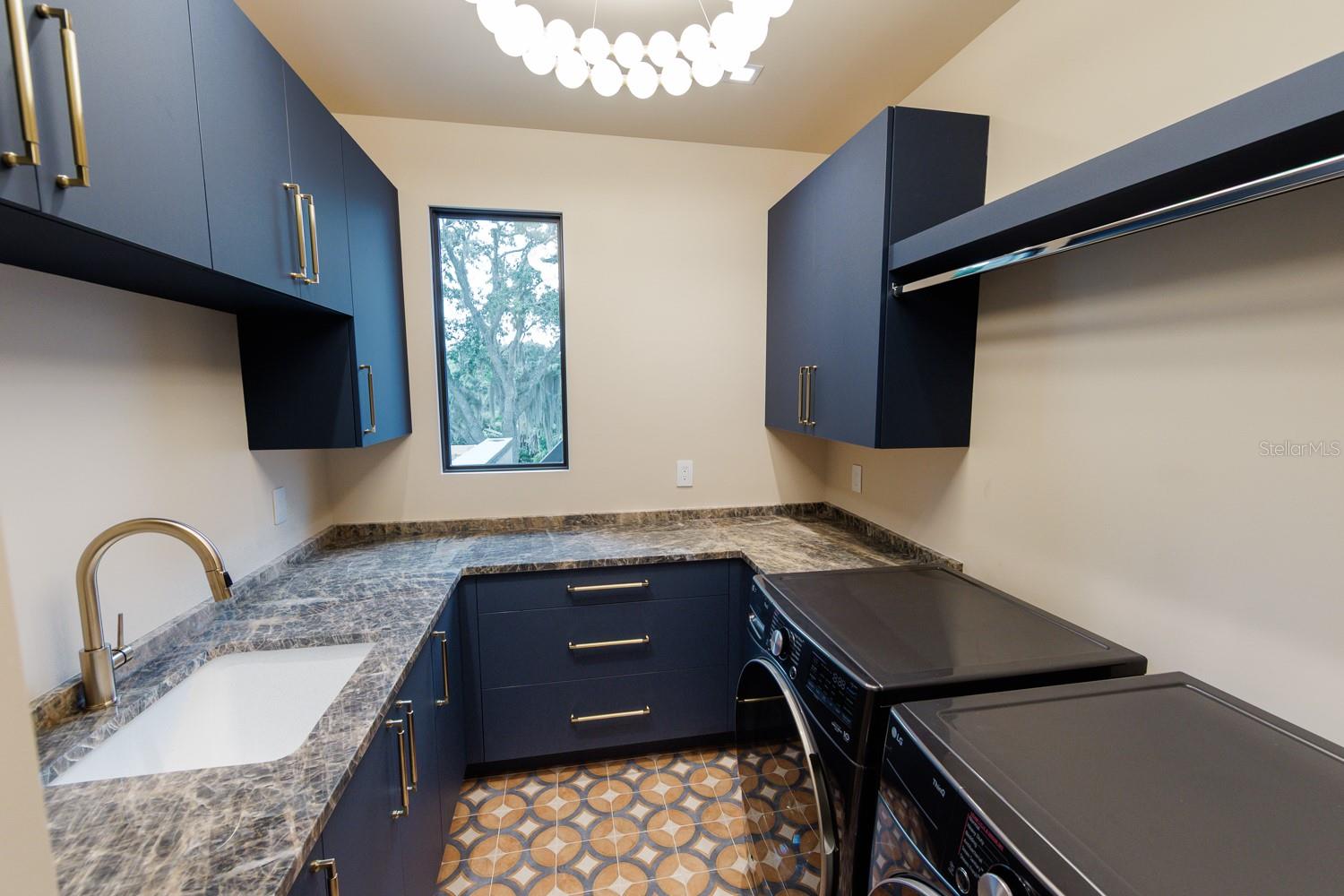 O6449269 Property Photo