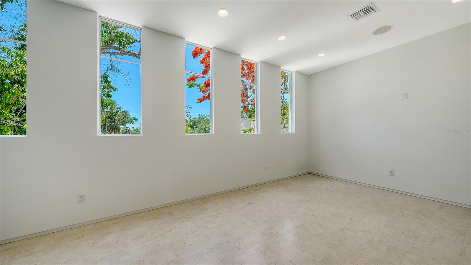 A4709403 Property Photo