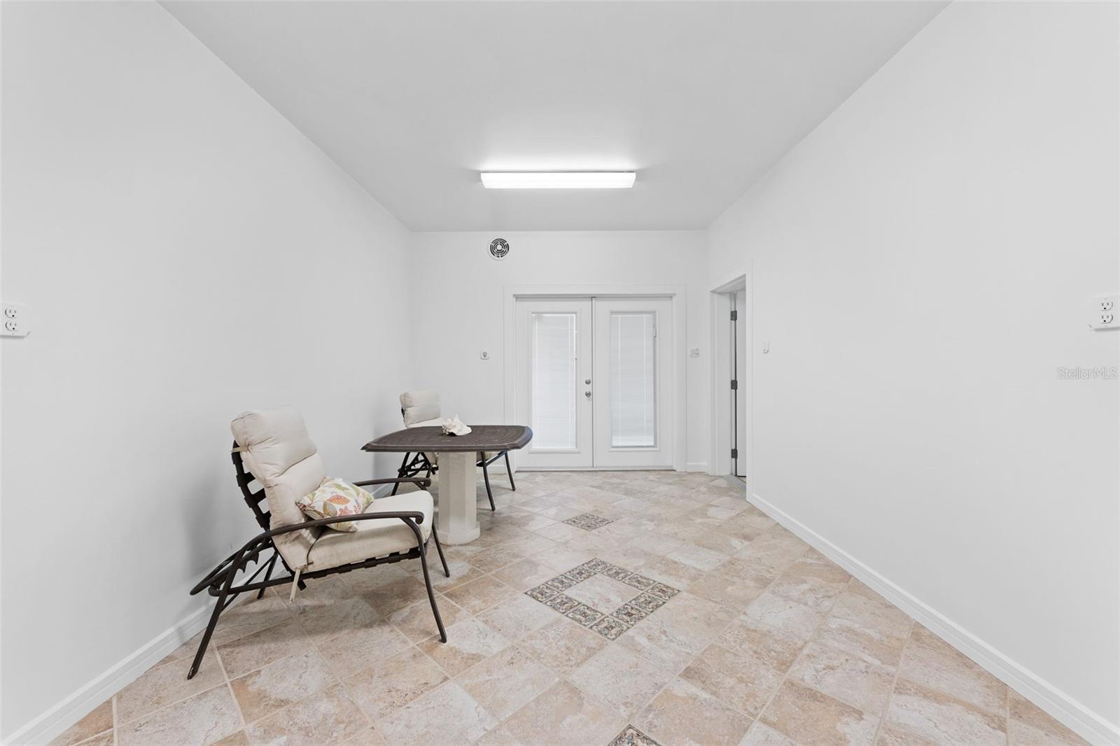 TB8557587 Property Photo