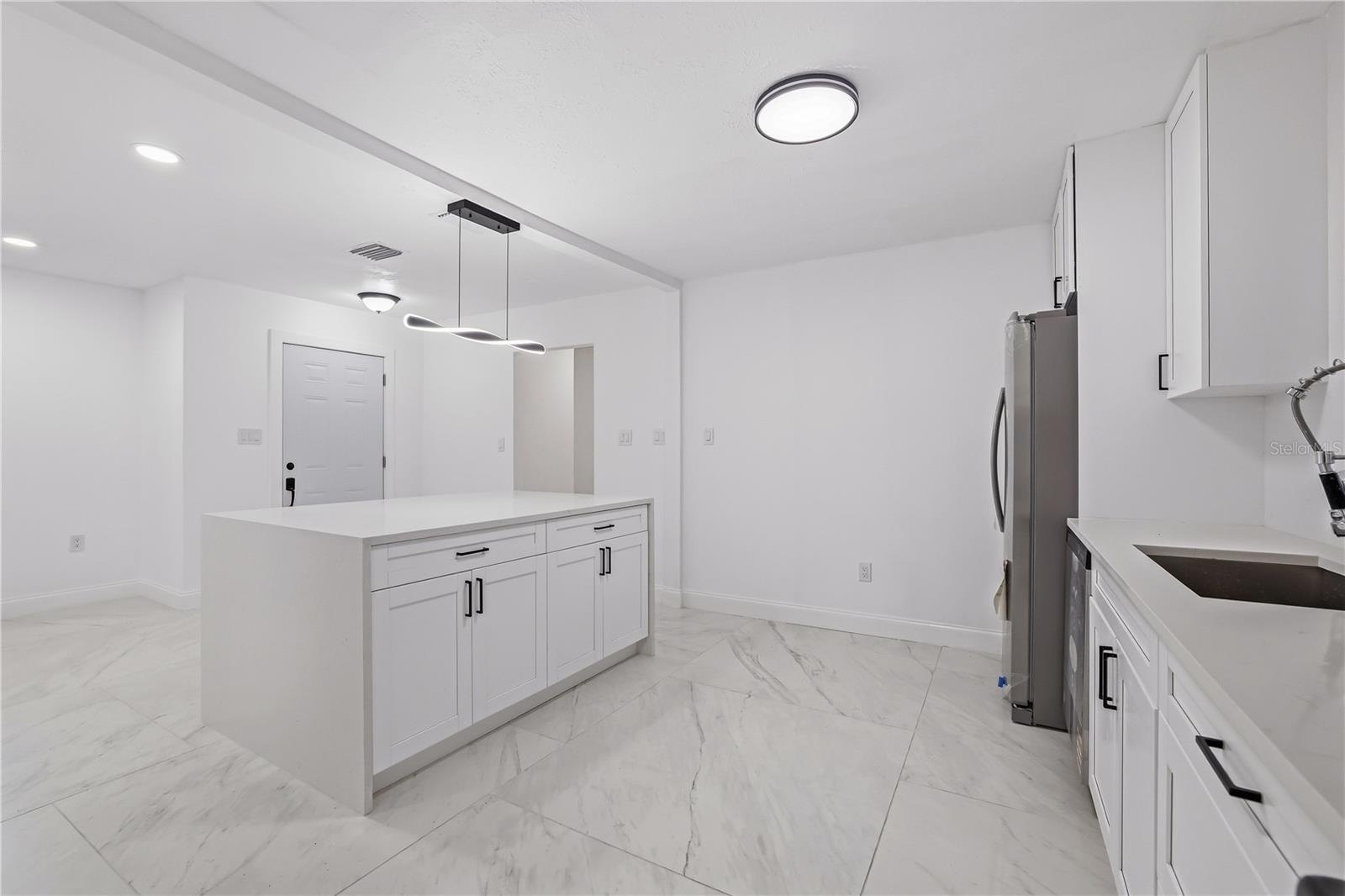 TB8557939 Property Photo