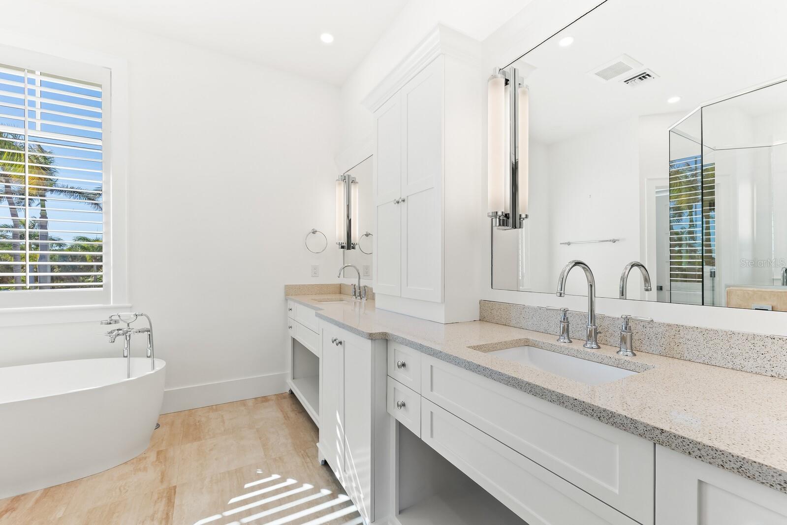 D6149192 Property Photo