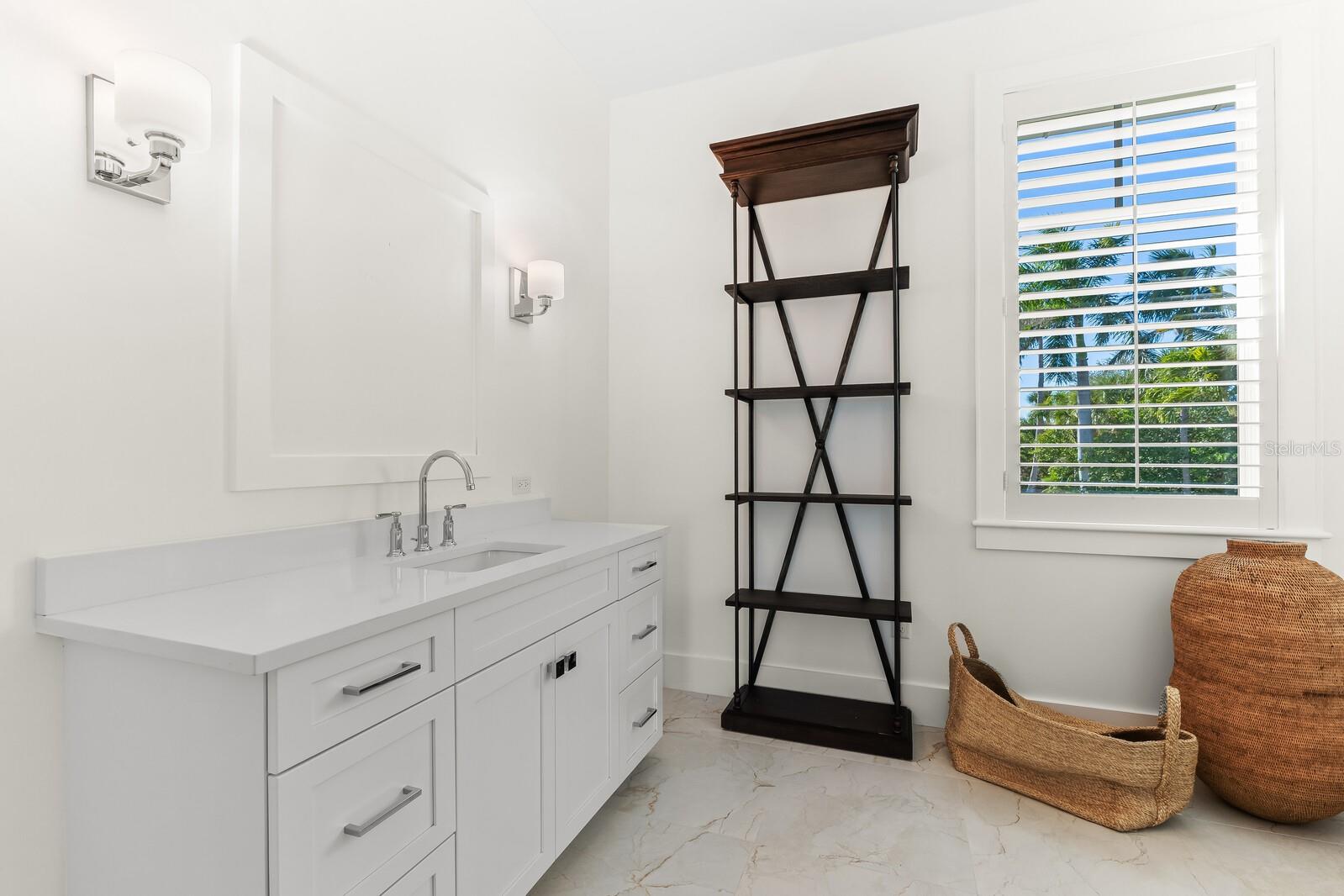 D6149192 Property Photo