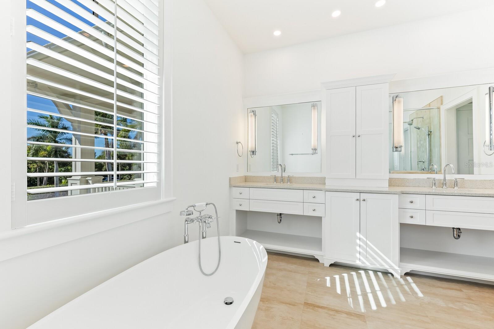 D6149192 Property Photo