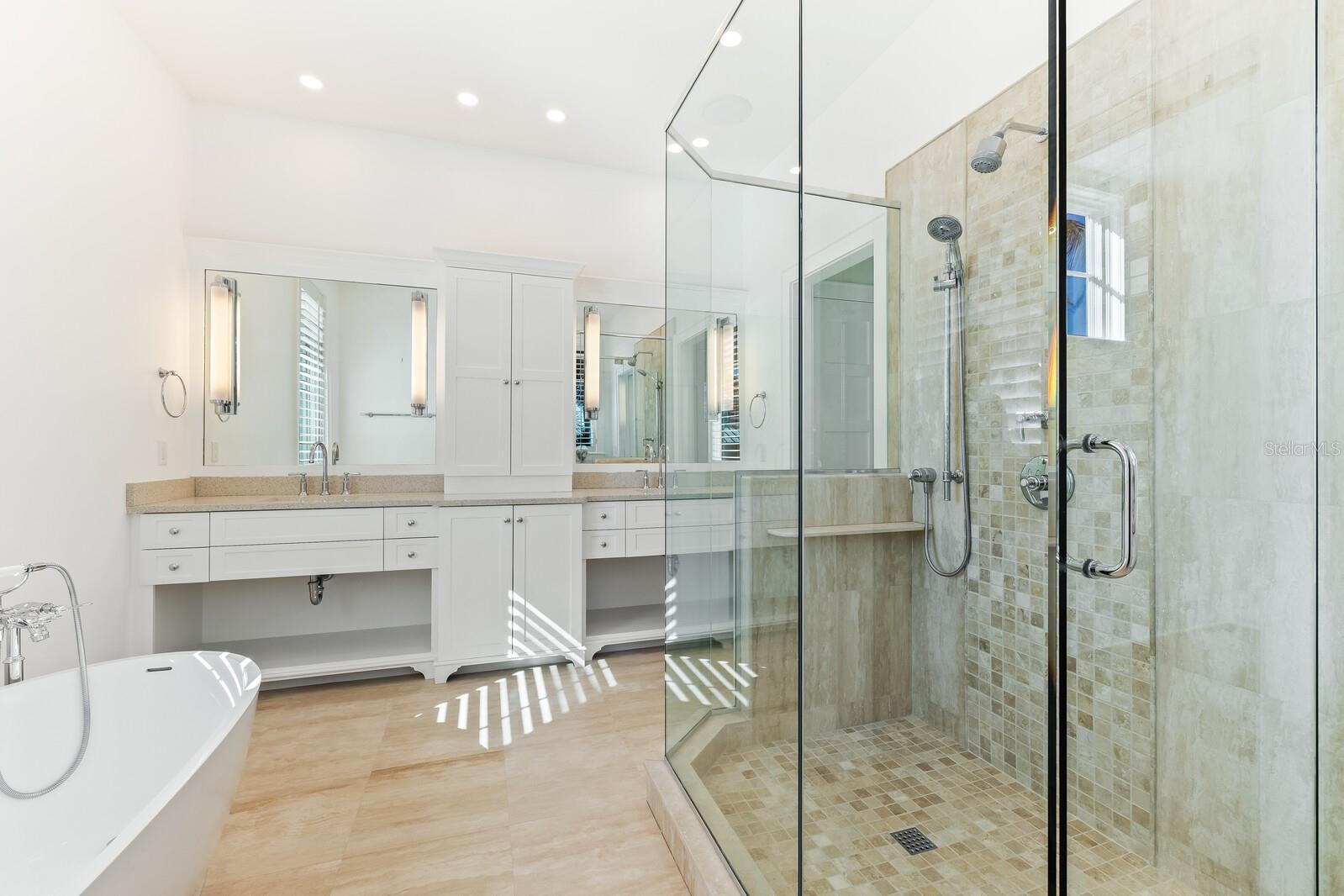 D6149192 Property Photo