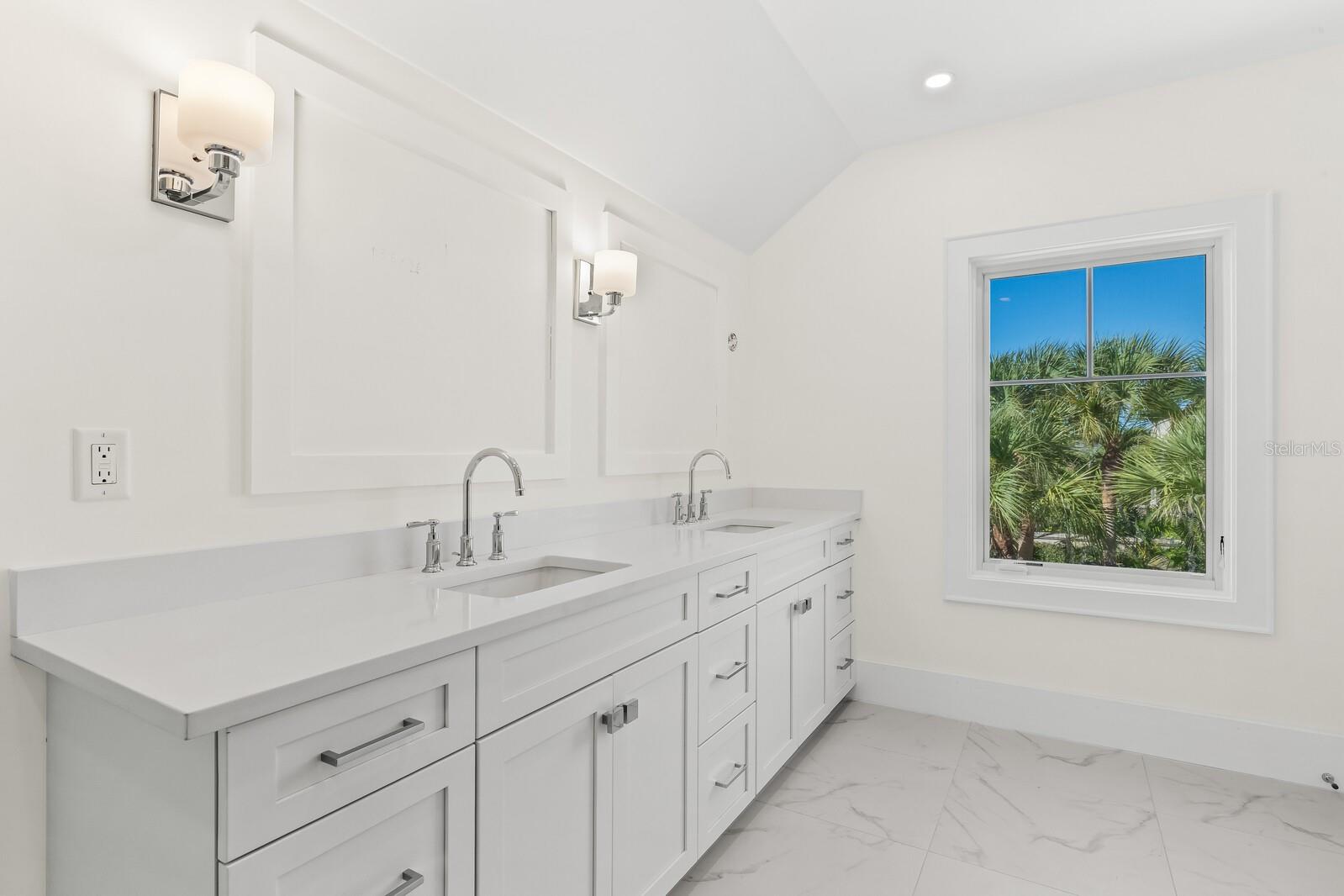 D6149192 Property Photo