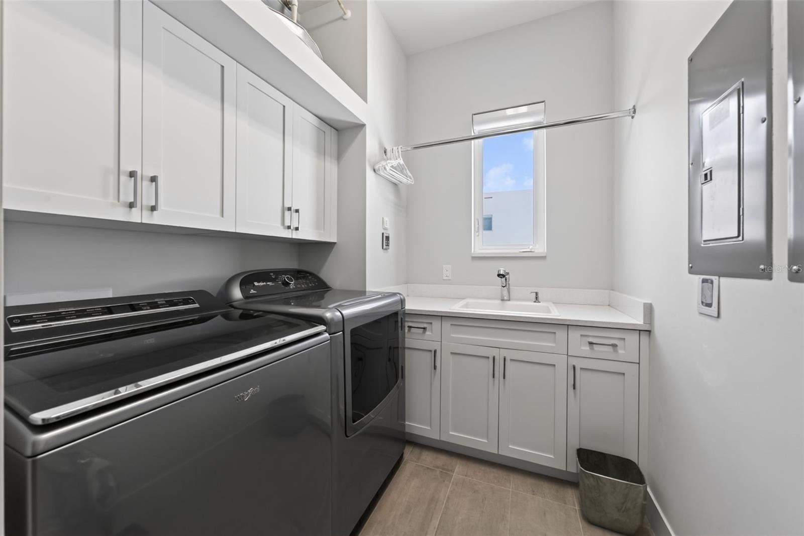 A4709616 Property Photo