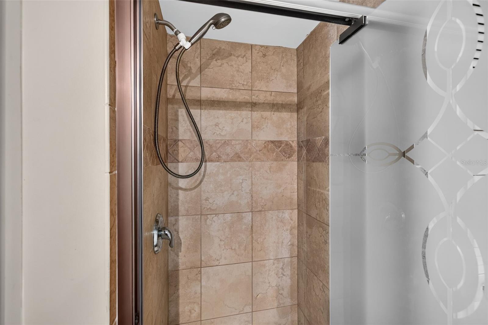 TB8558556 Property Photo