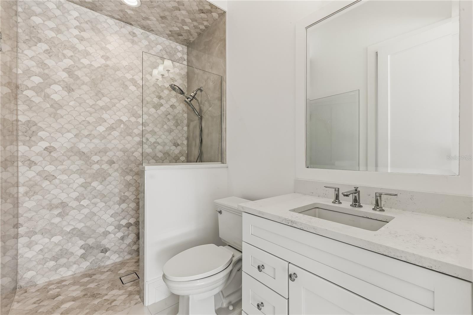 D6149211 Property Photo