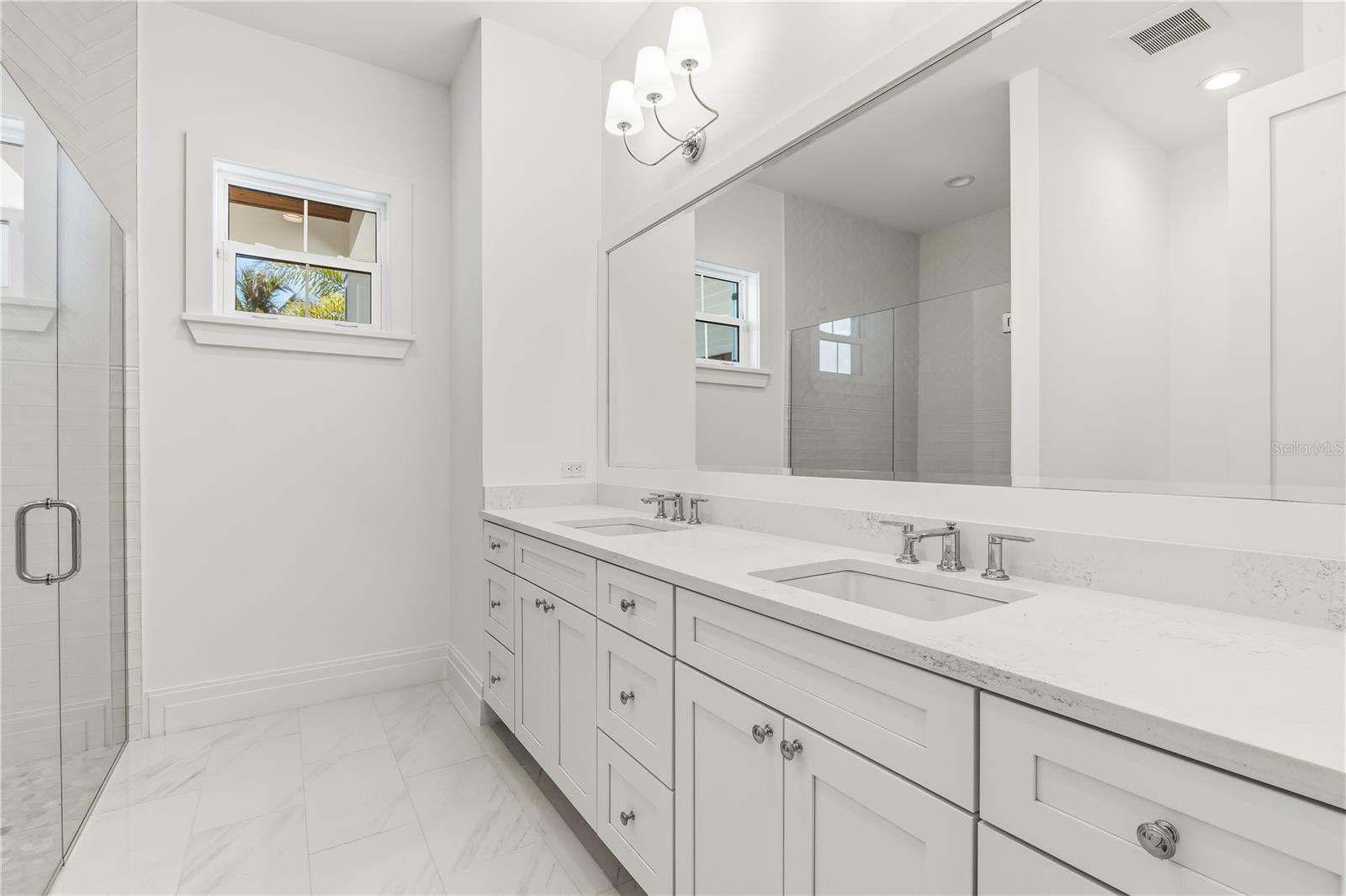 D6149211 Property Photo
