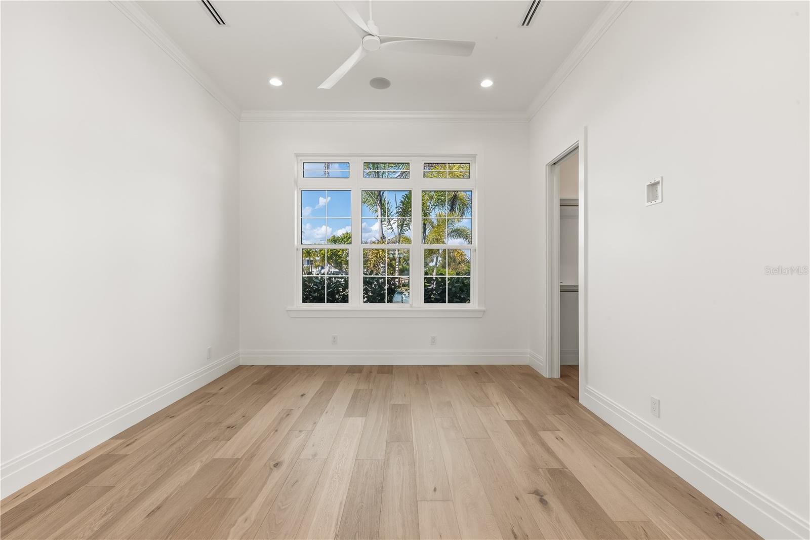 D6149211 Property Photo