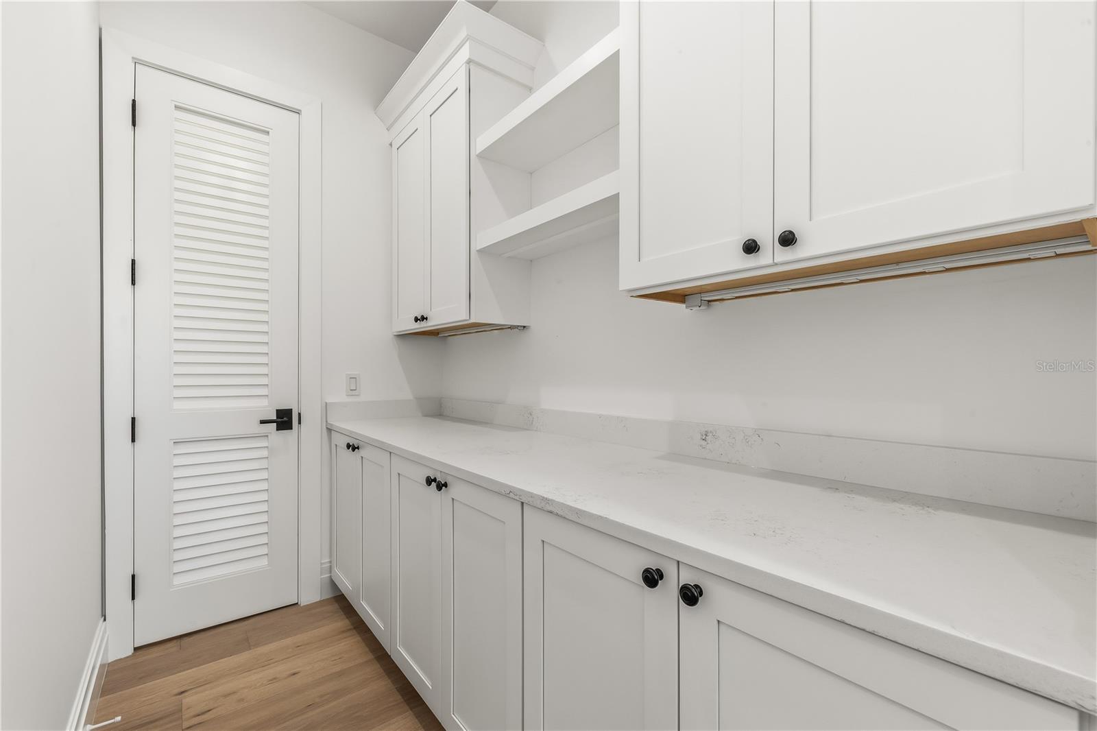 D6149211 Property Photo
