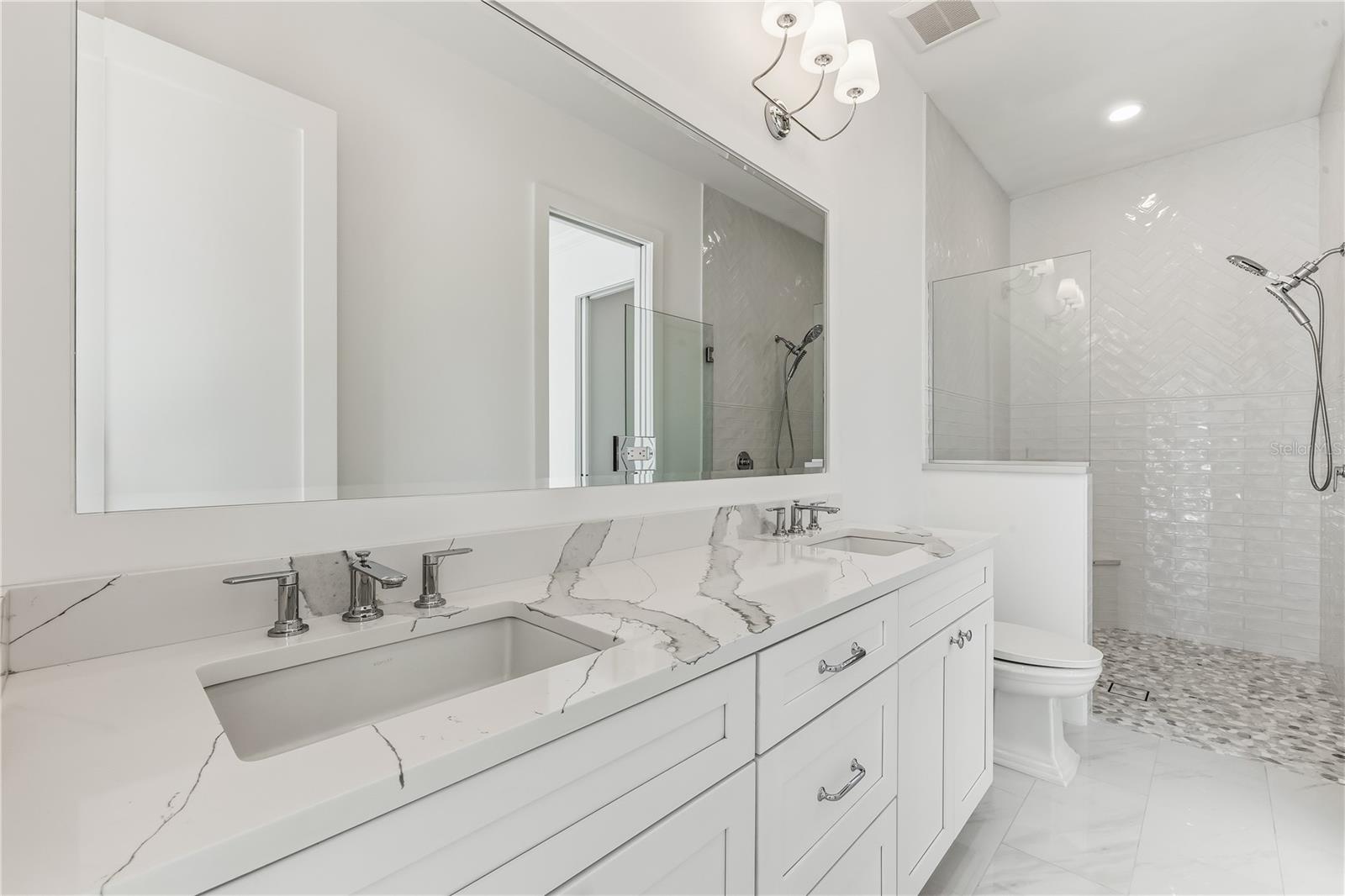 D6149211 Property Photo
